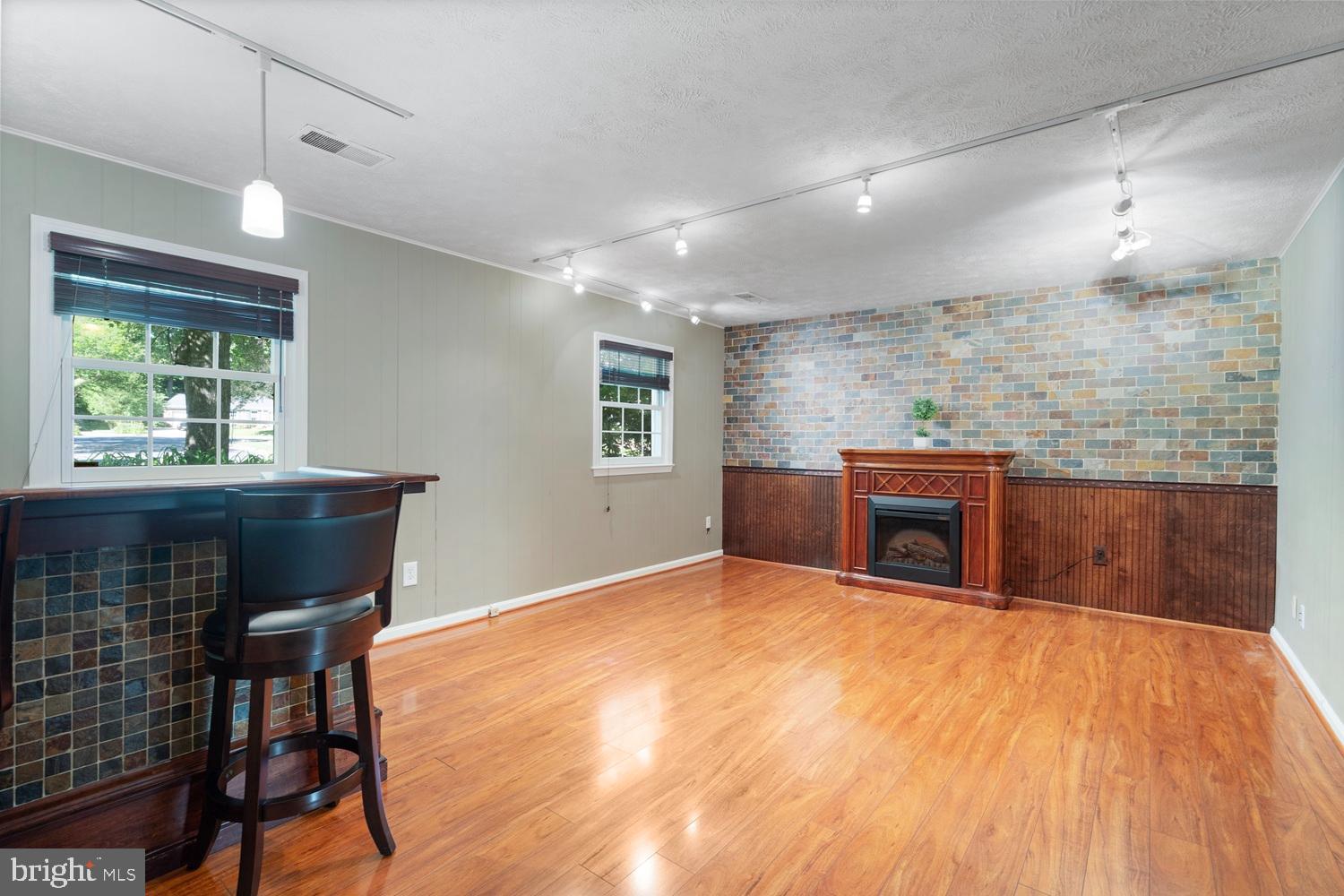 LAKE BRADDOCK - Residential
