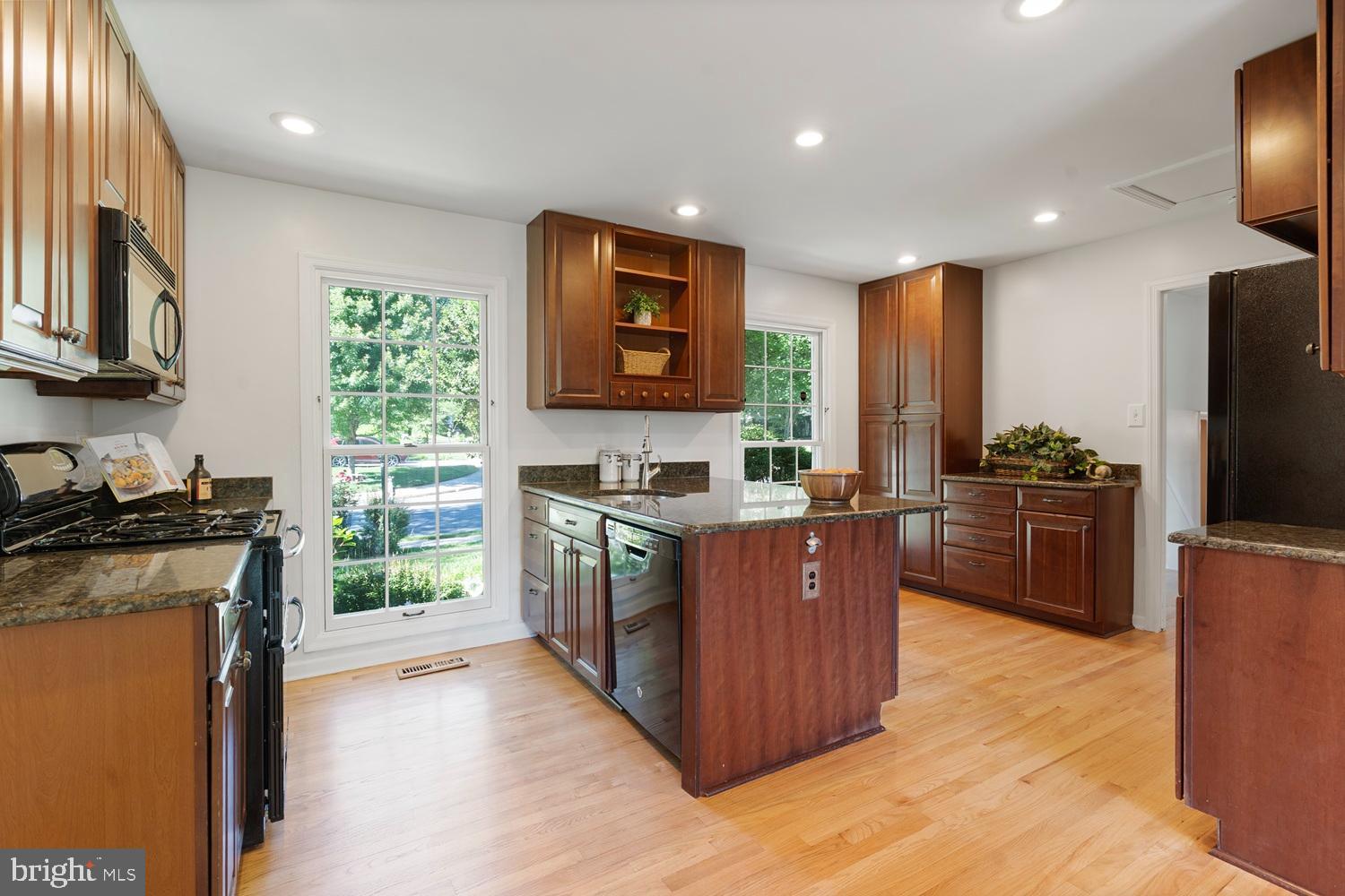 LAKE BRADDOCK - Residential