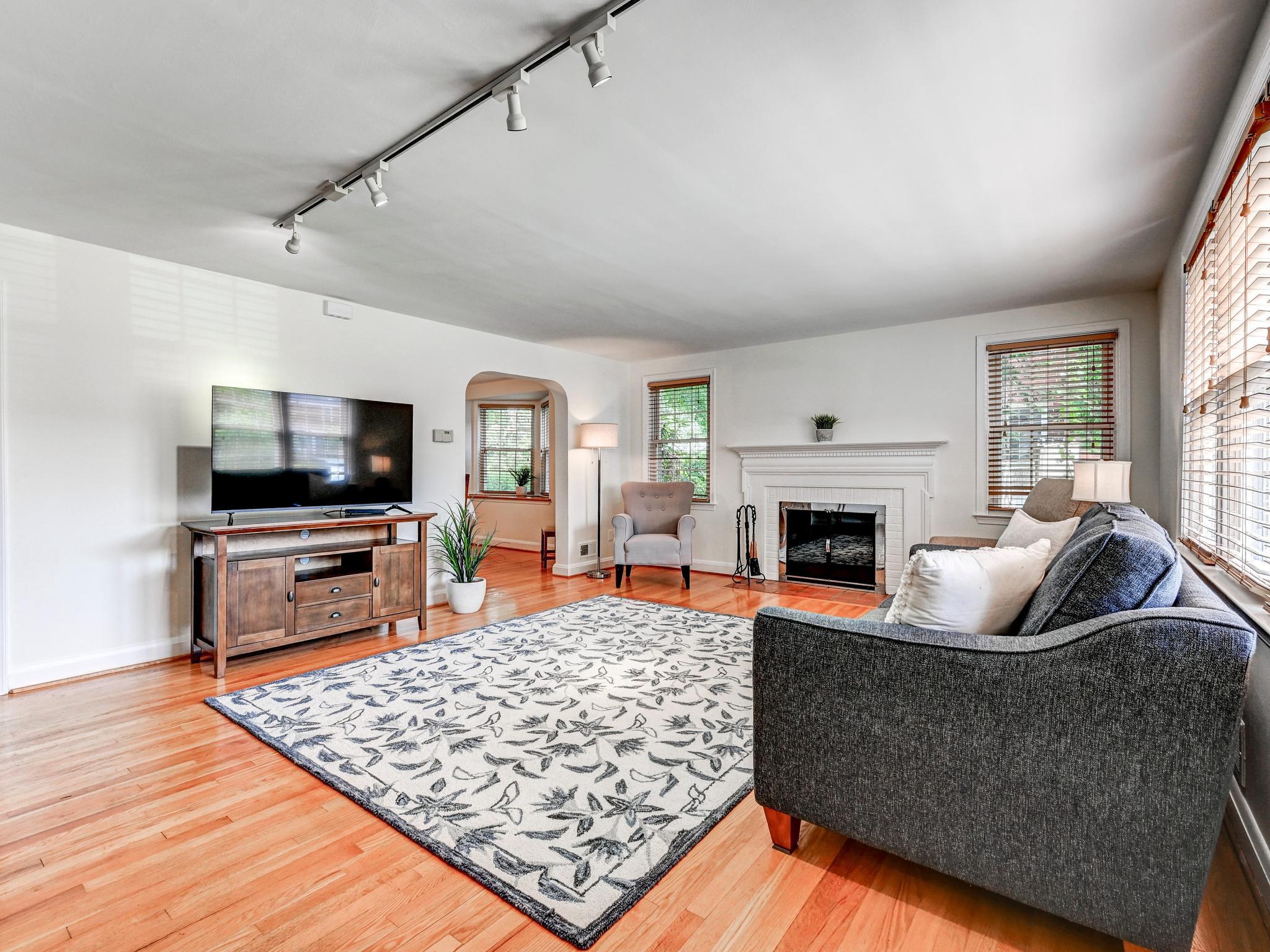 LOCH RAVEN MANOR - Residential