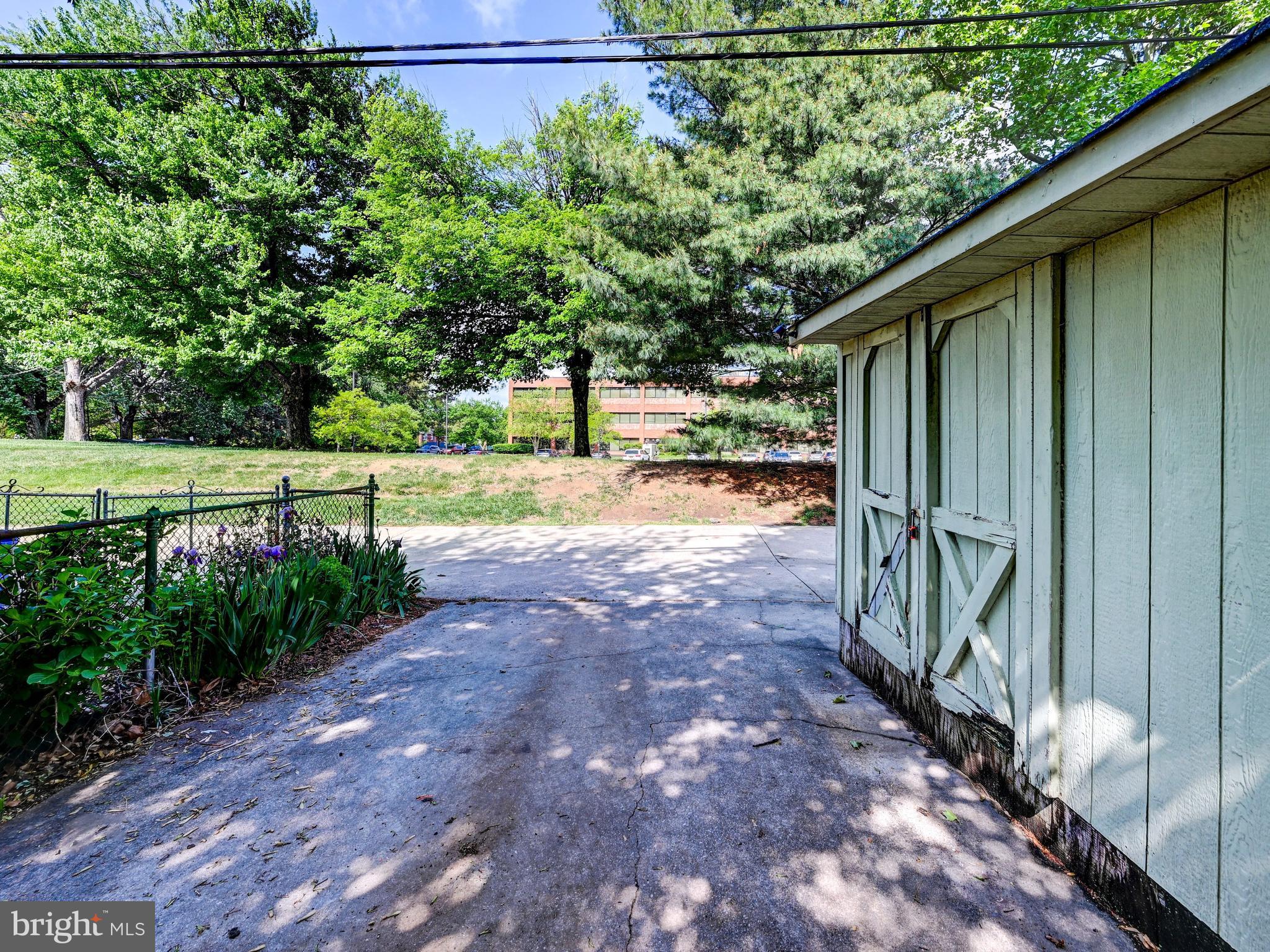 LOCH RAVEN MANOR - Residential