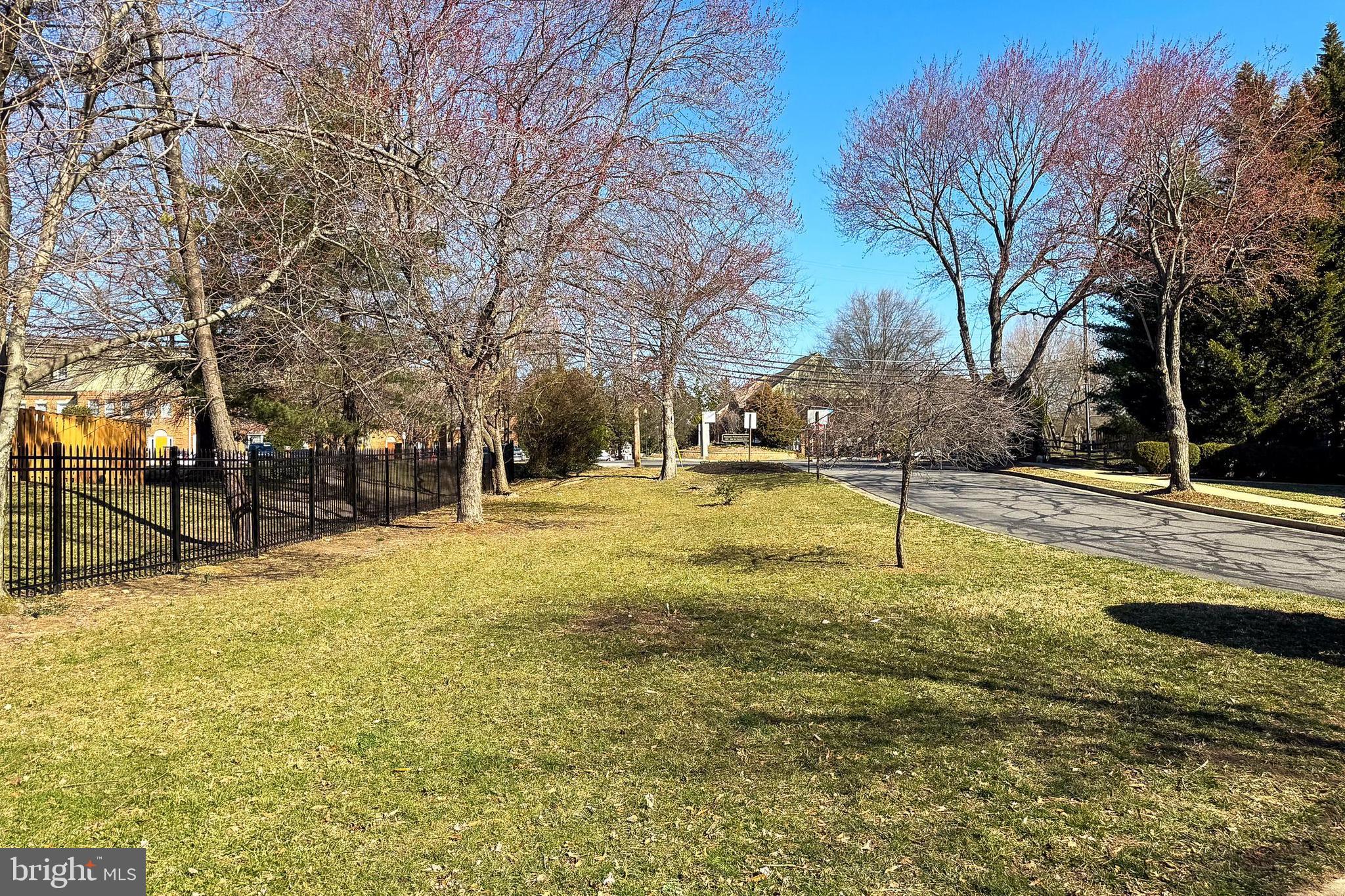 GEORGETOWN WOODS - Residential