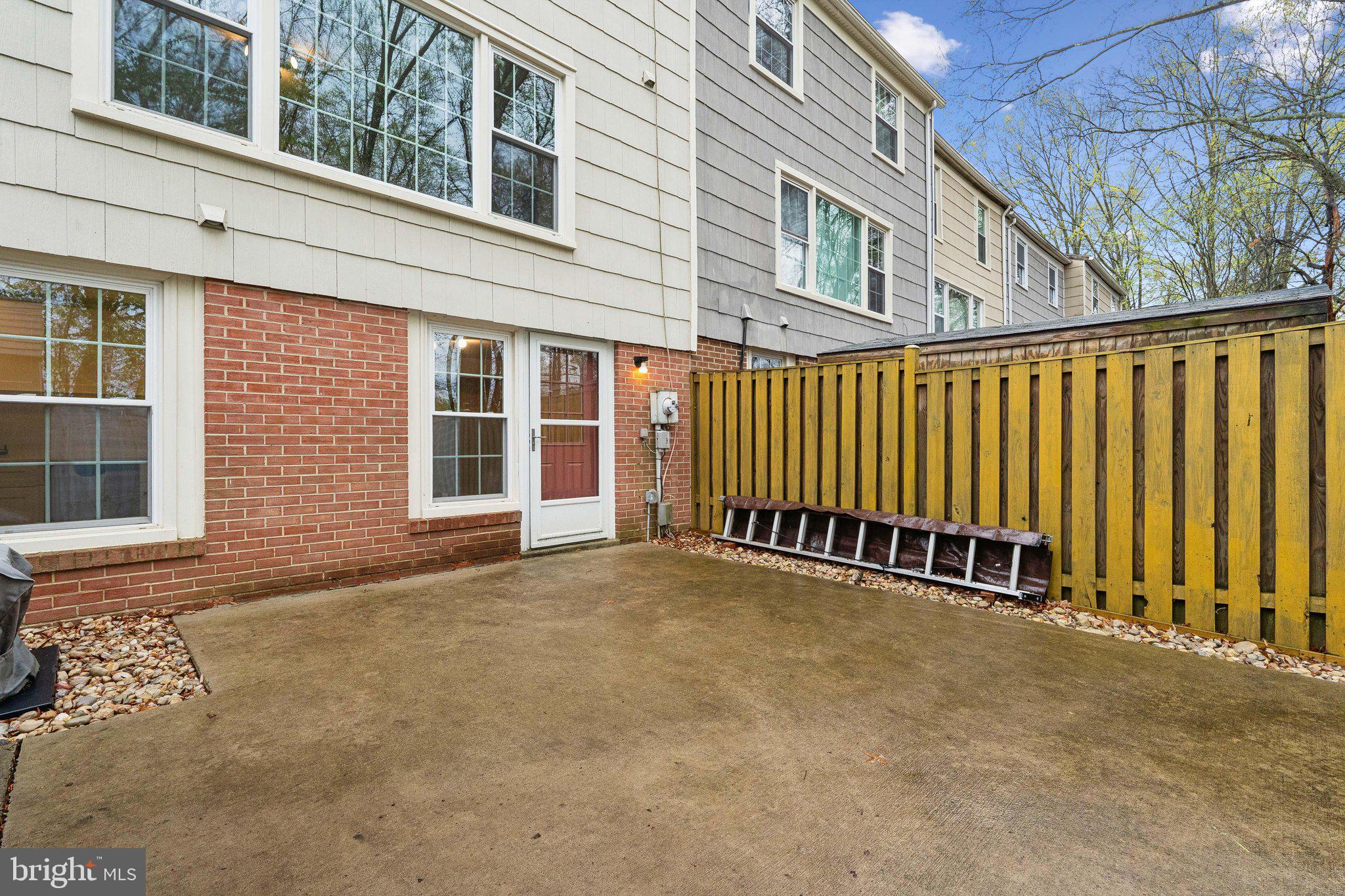 PINEWOOD LAKE - Residential Lease