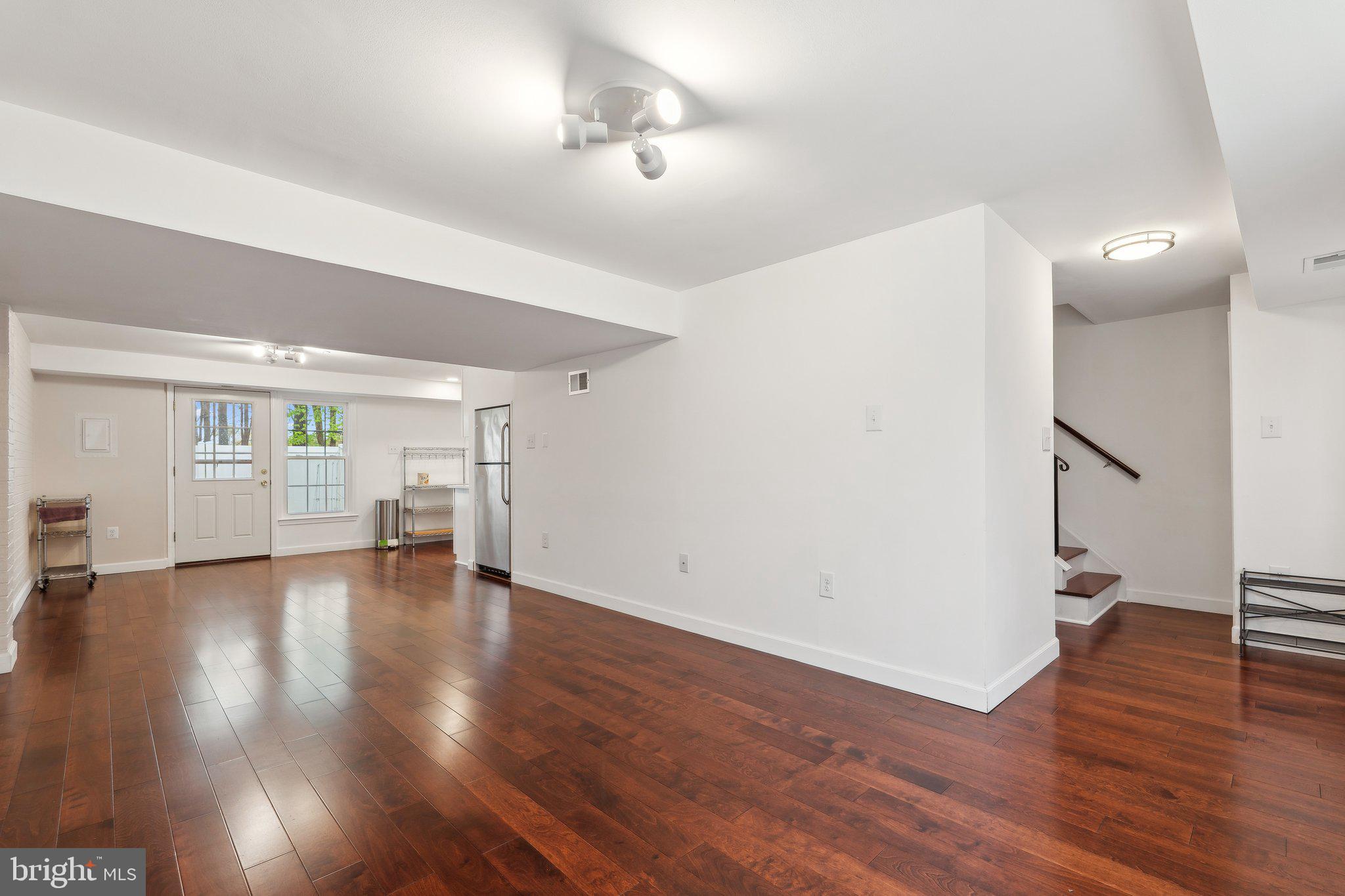 PINEWOOD LAKE - Residential Lease