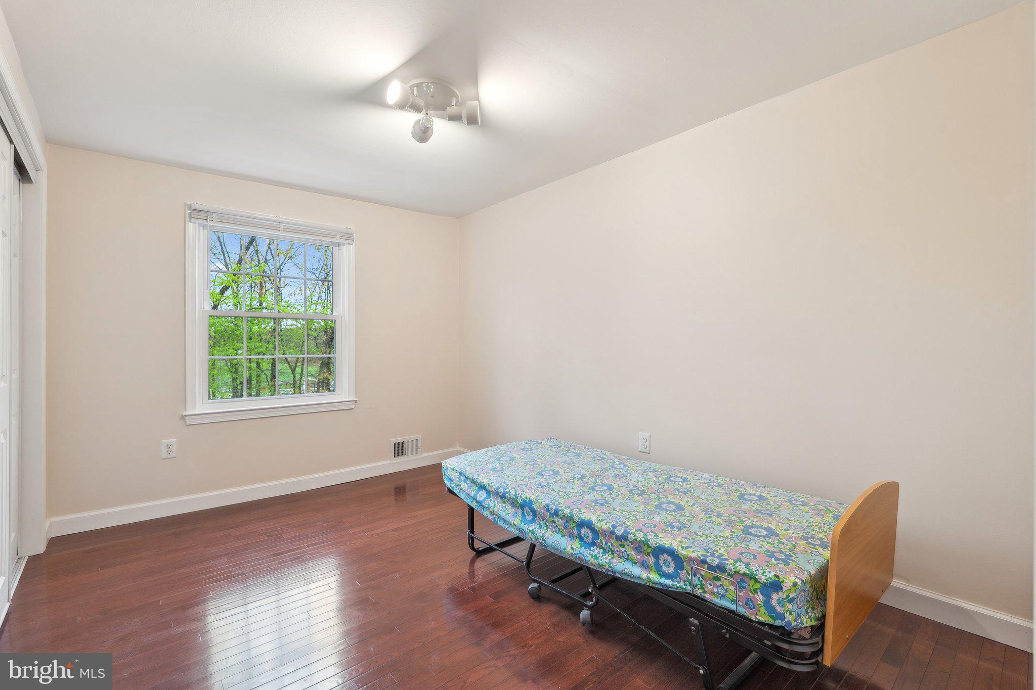 PINEWOOD LAKE - Residential Lease