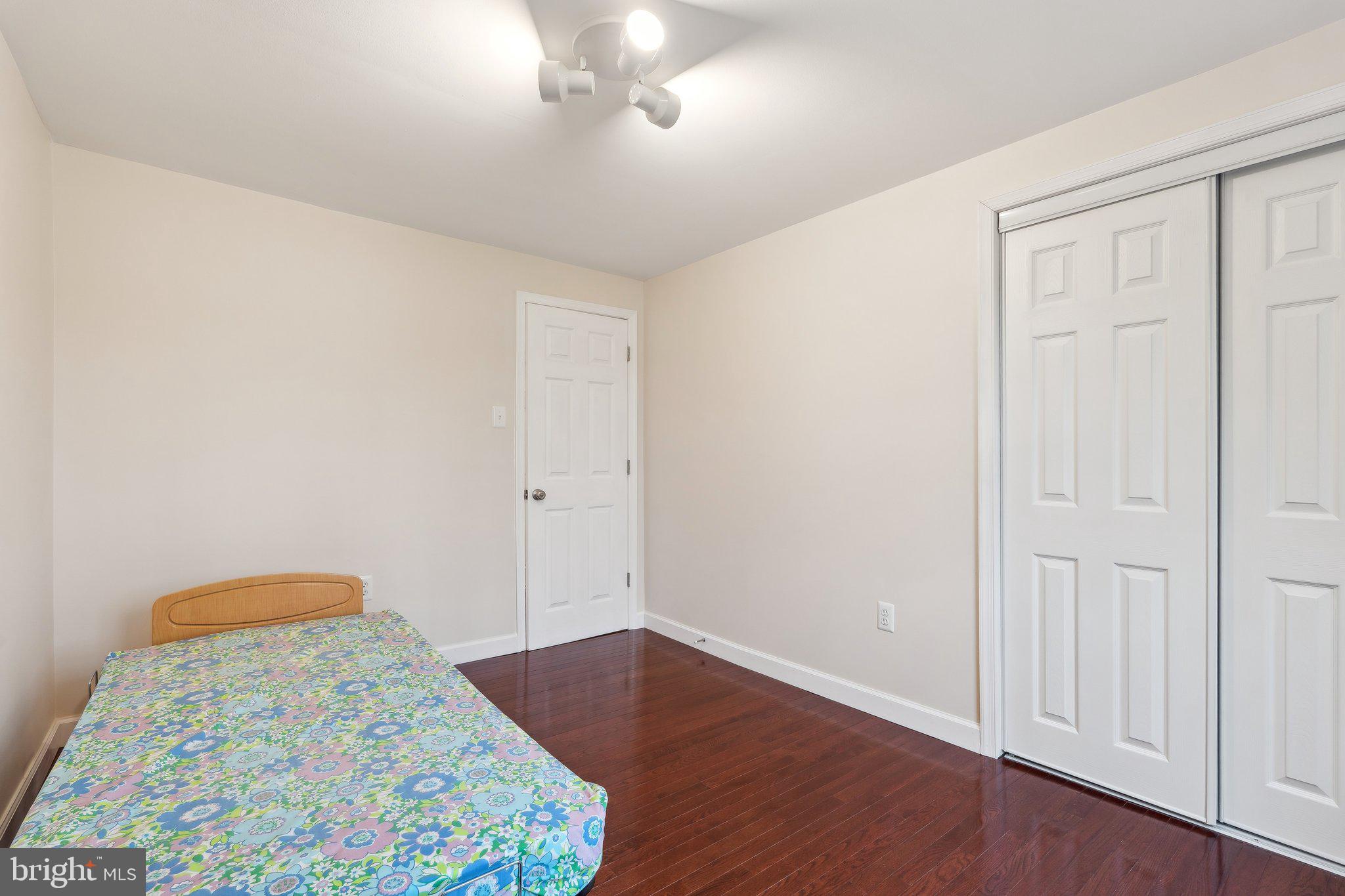 PINEWOOD LAKE - Residential Lease