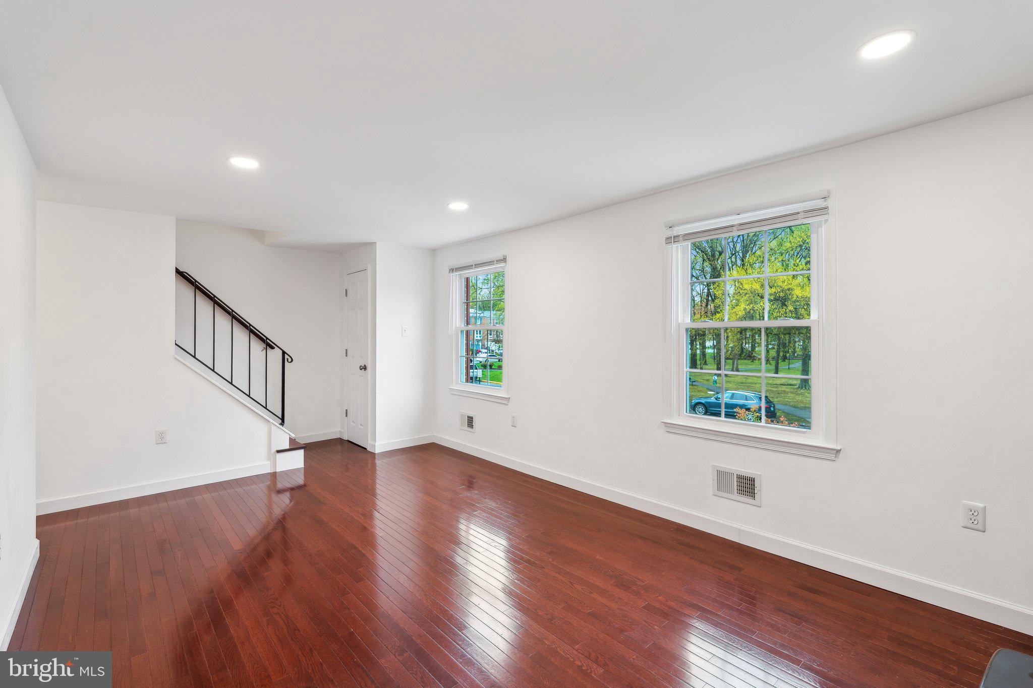PINEWOOD LAKE - Residential Lease