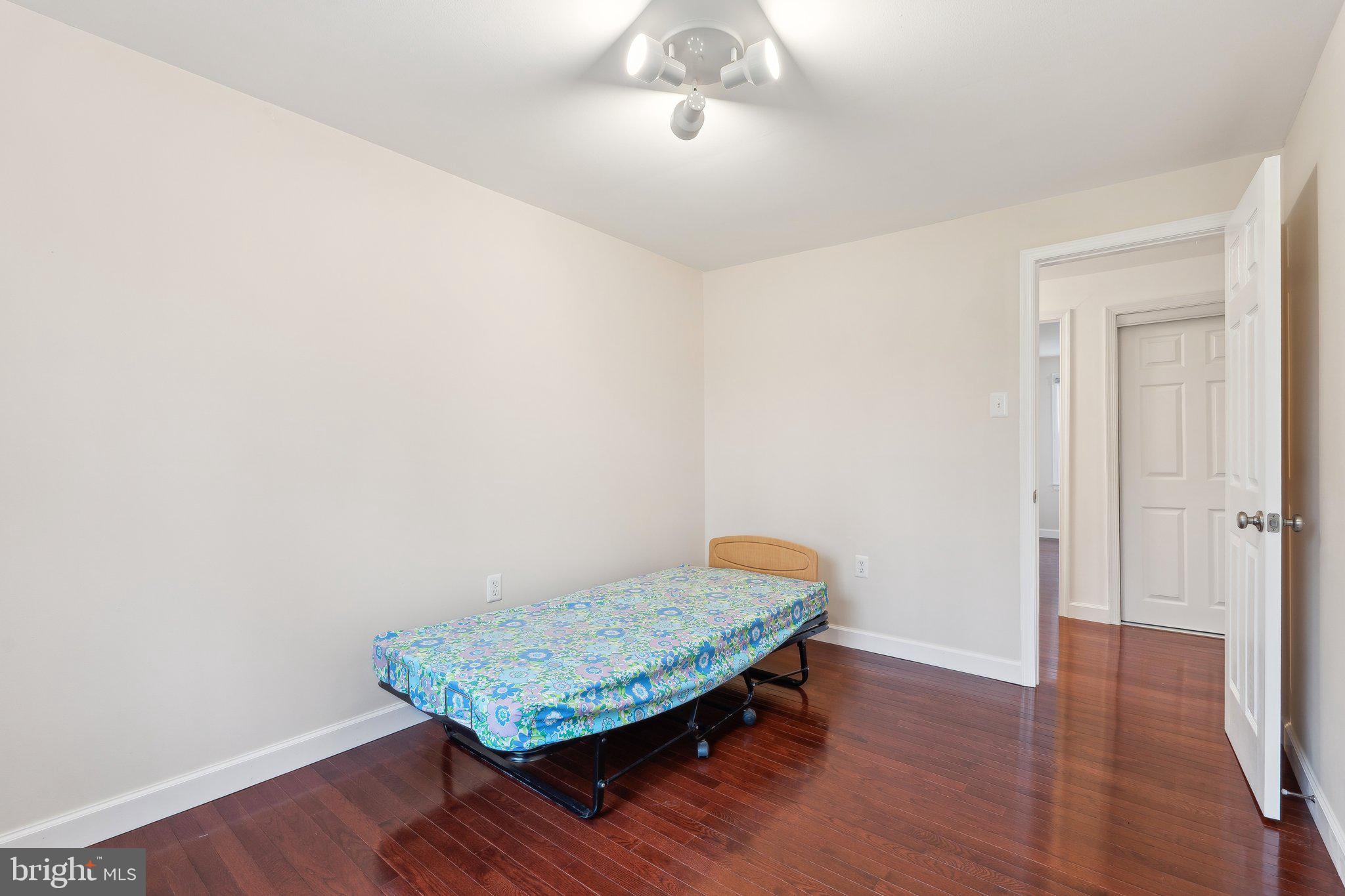 PINEWOOD LAKE - Residential Lease