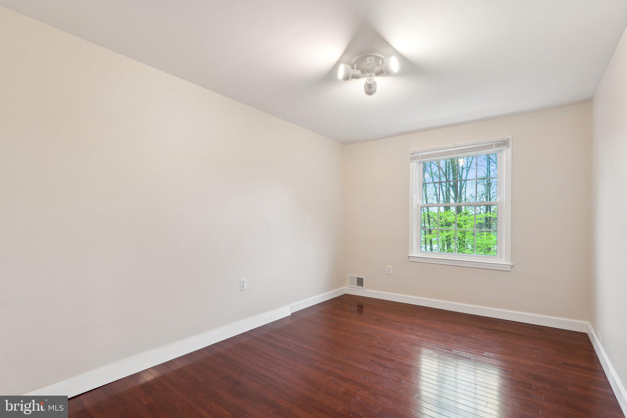 PINEWOOD LAKE - Residential Lease