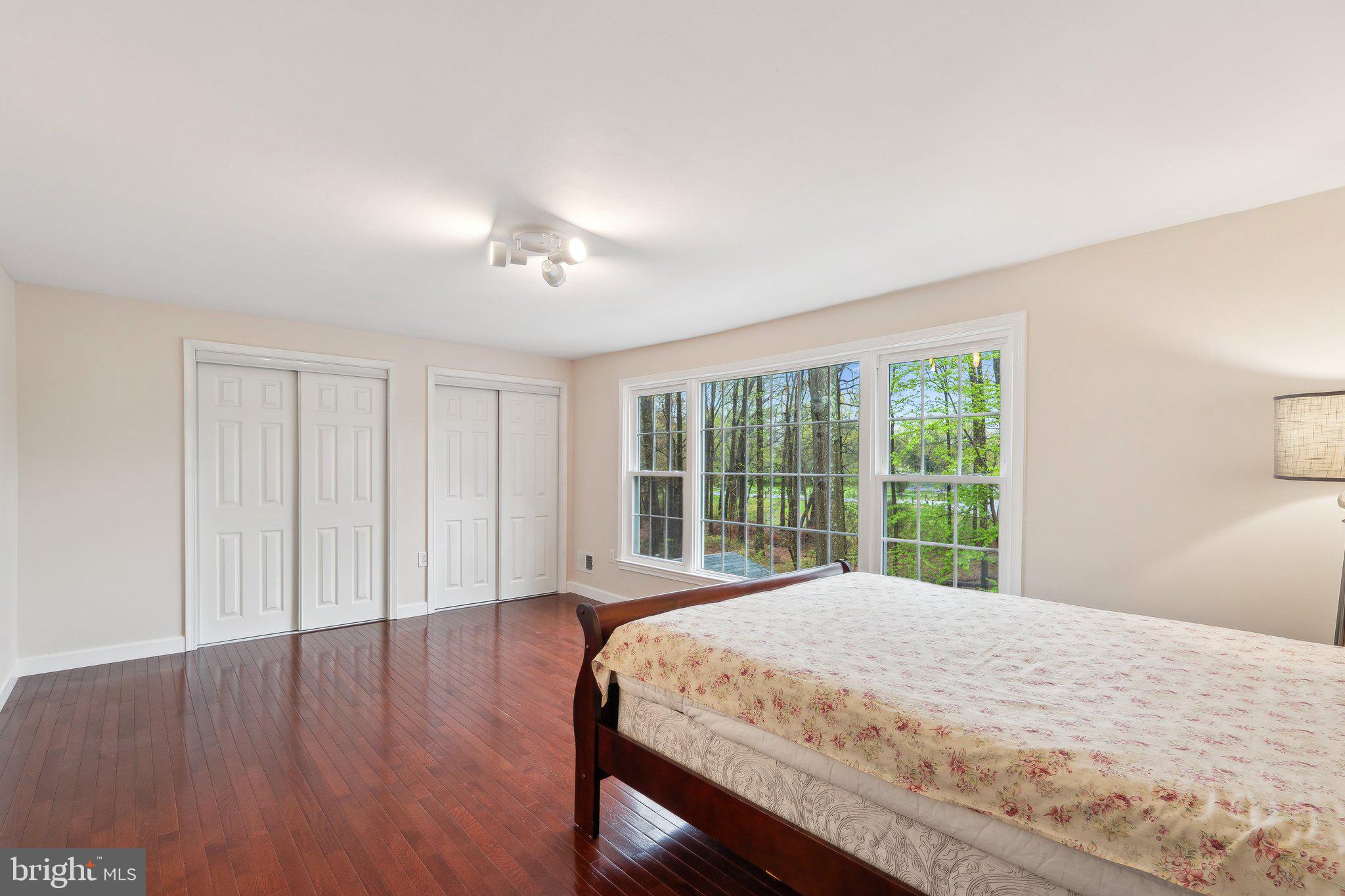 PINEWOOD LAKE - Residential Lease