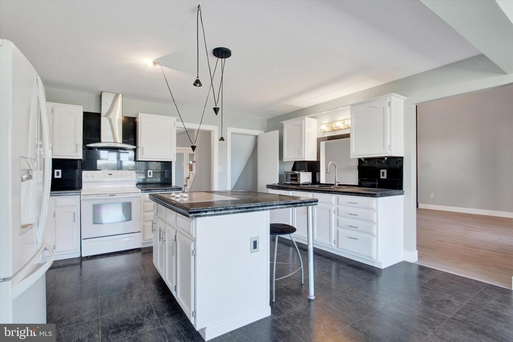 LAKE MEADE - Residential