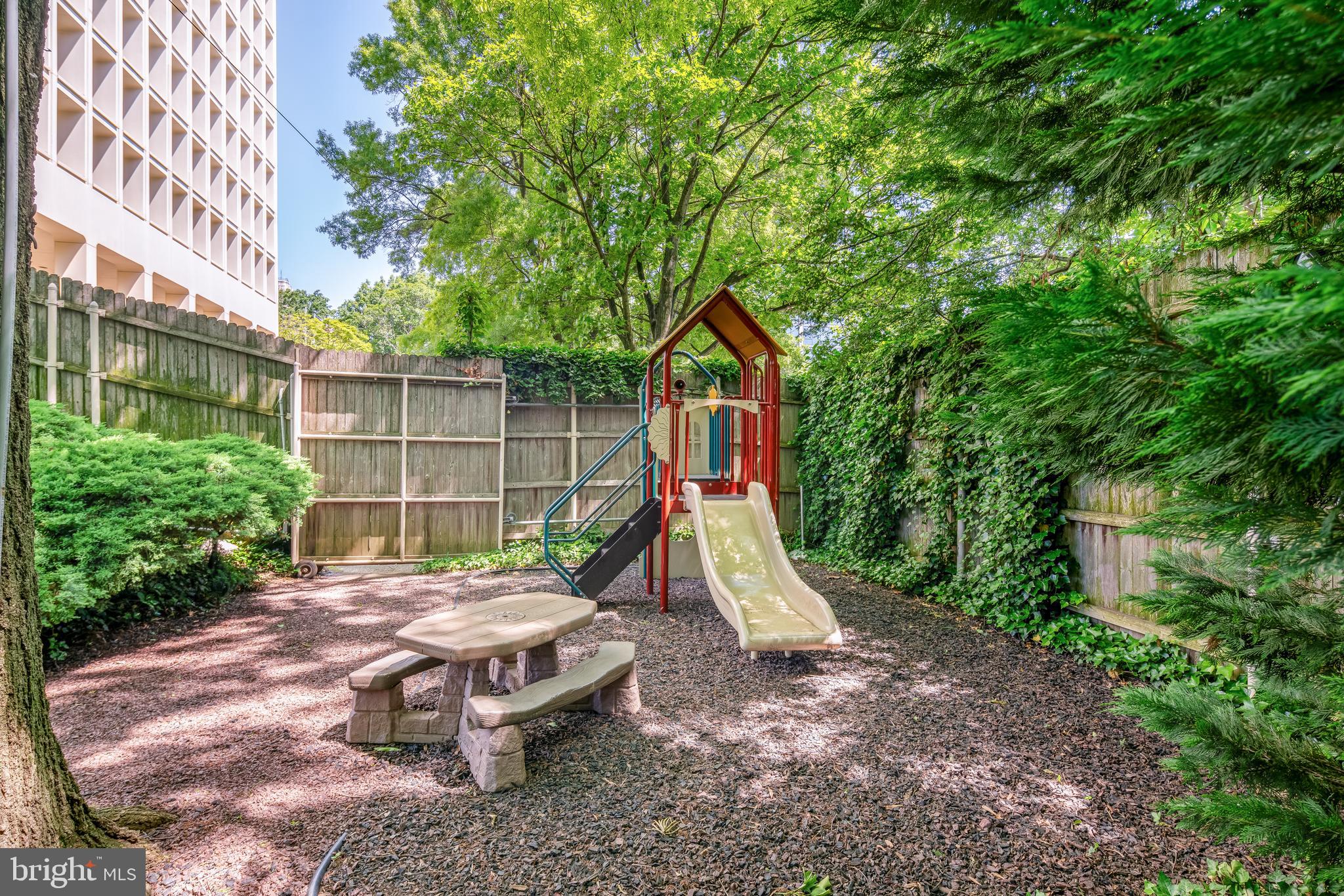 SOCIETY HILL - Residential