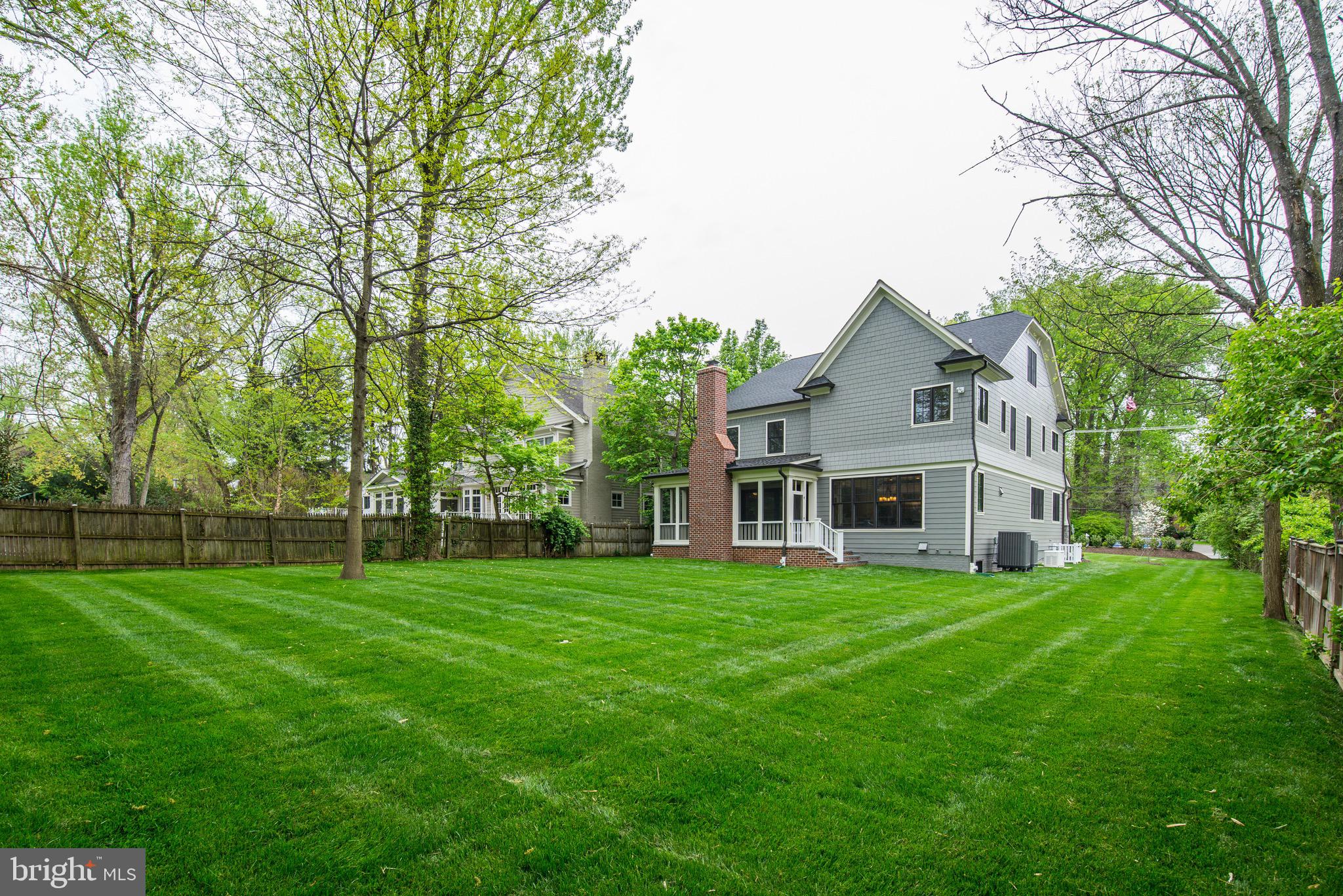 ENGLISH VILLAGE - Residential