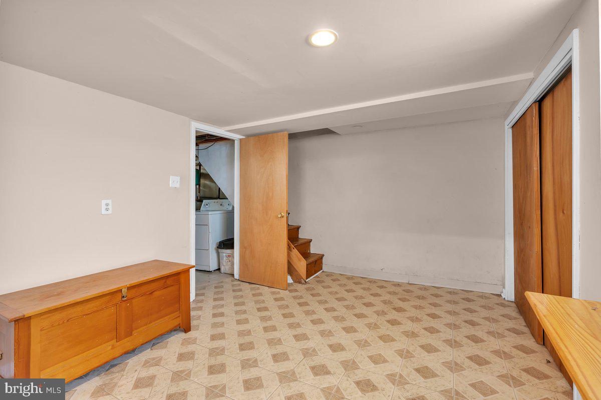 MAYFAIR (WEST) - Residential