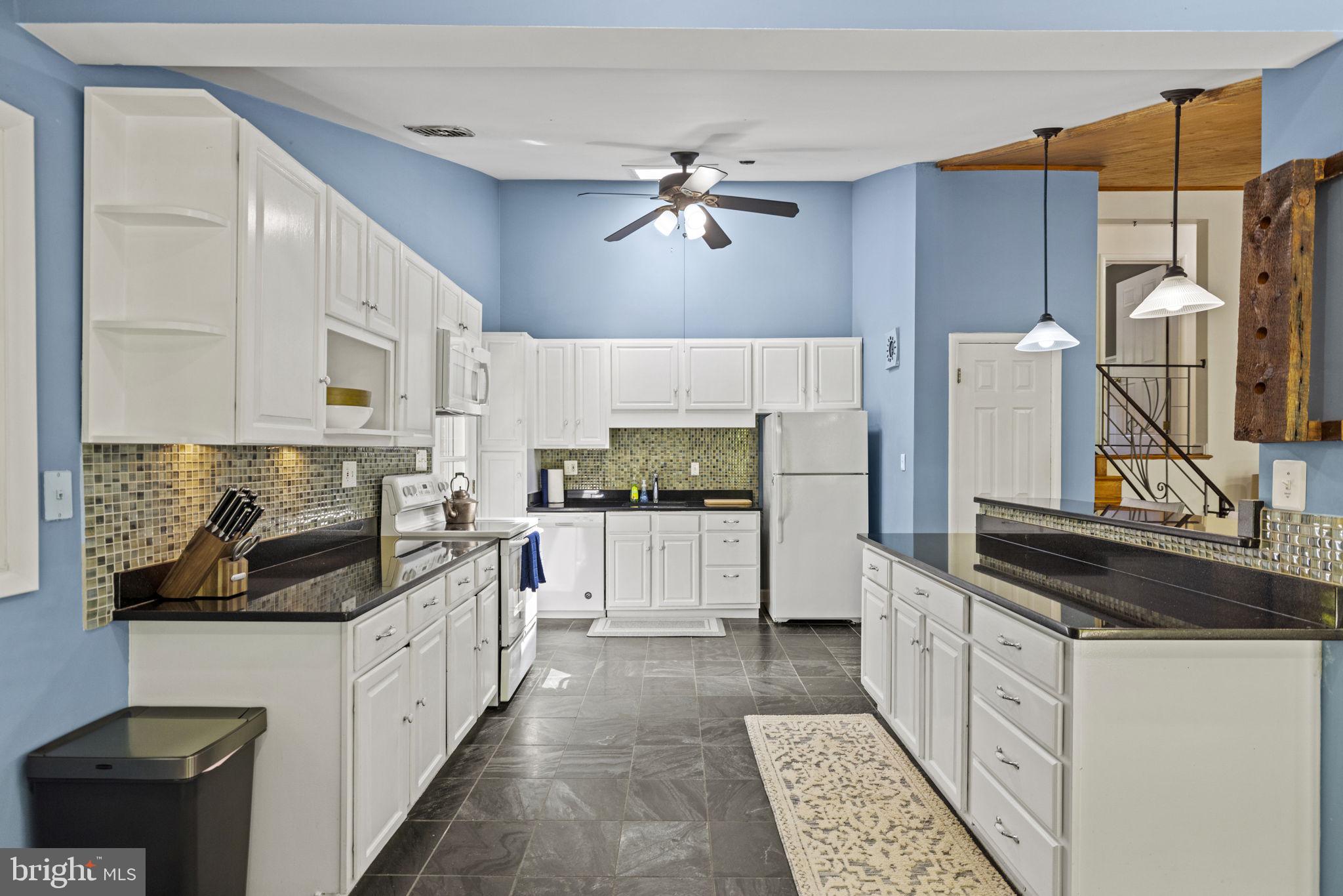 LINCOLNIA HILLS - Residential