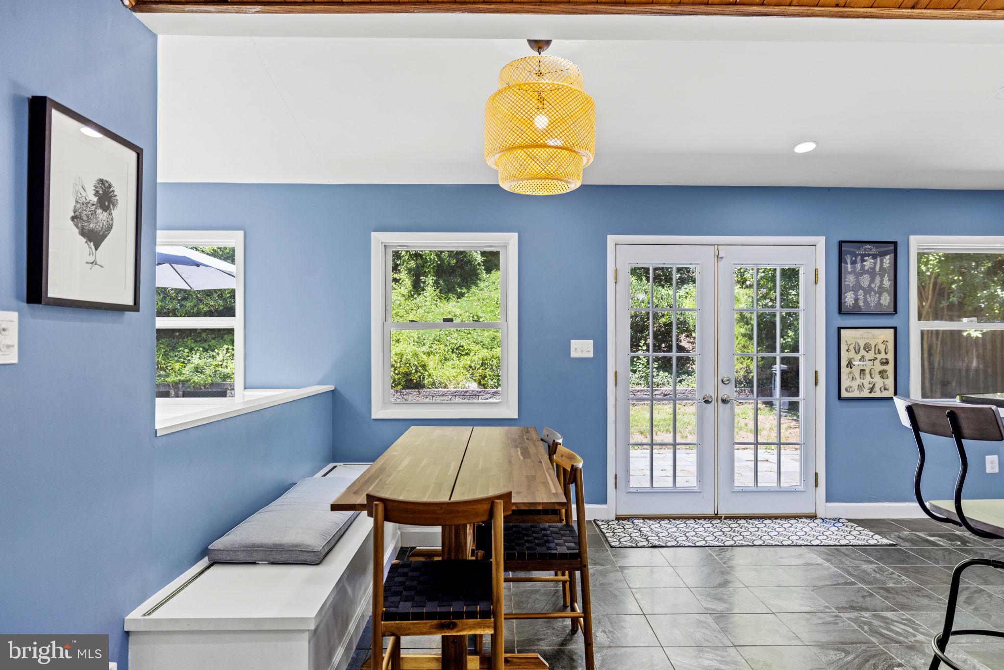 LINCOLNIA HILLS - Residential