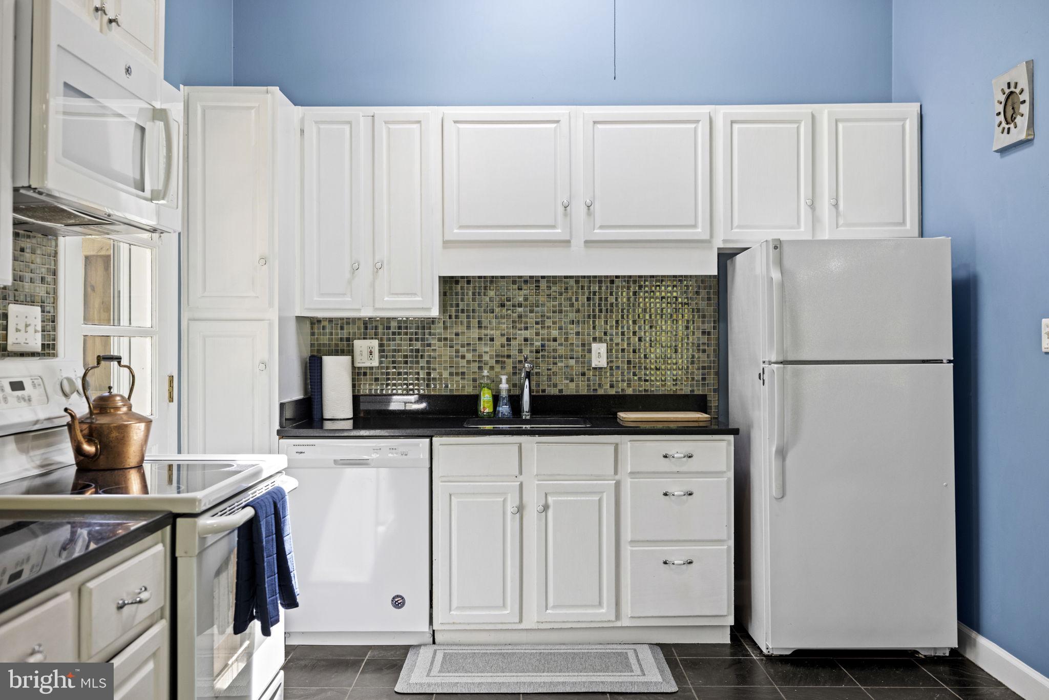 LINCOLNIA HILLS - Residential