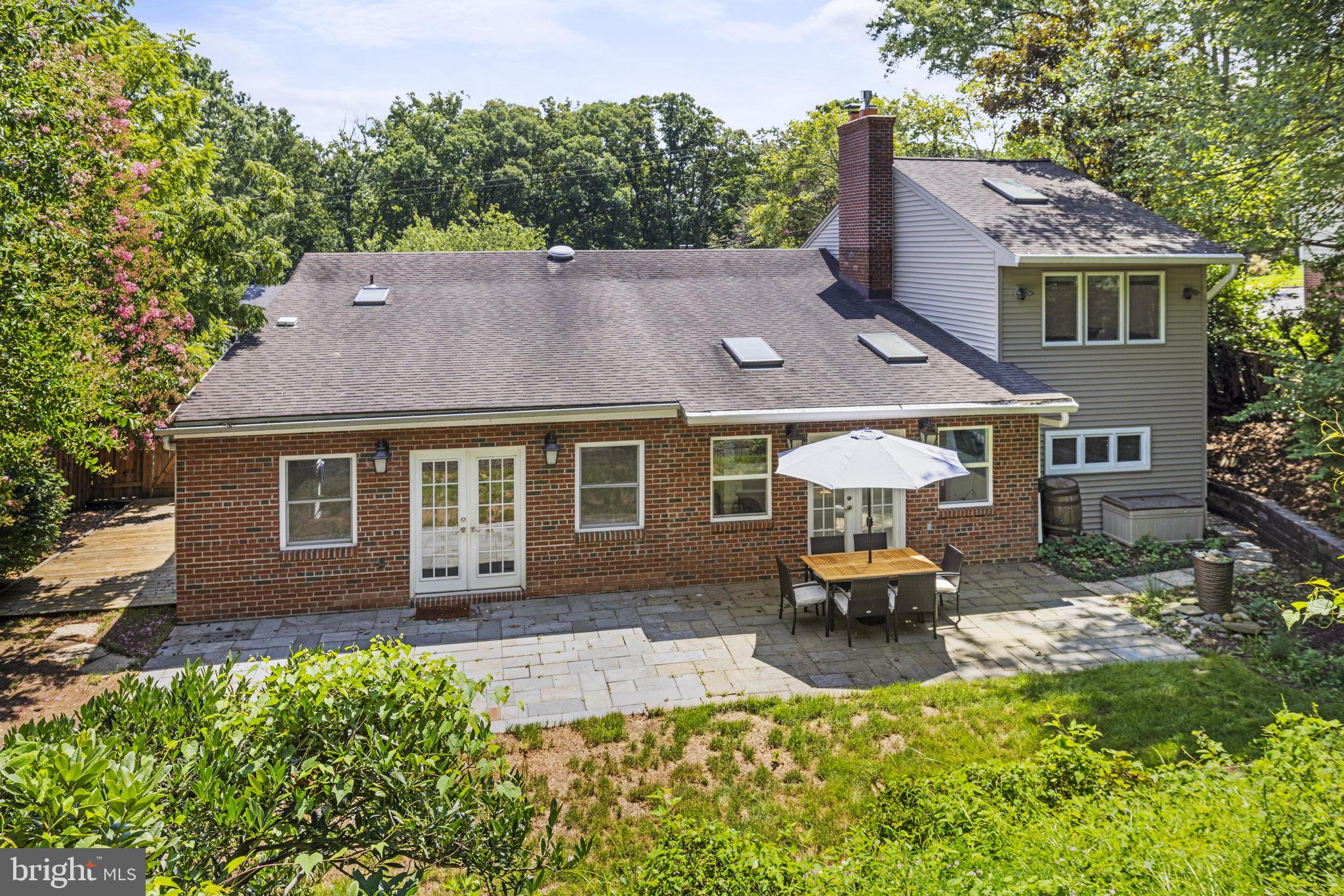 LINCOLNIA HILLS - Residential