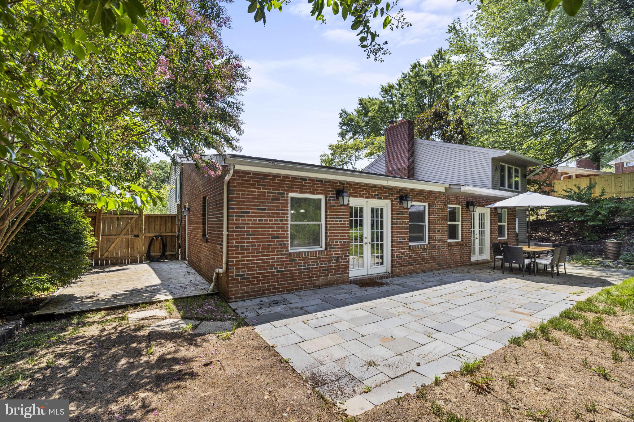 LINCOLNIA HILLS - Residential