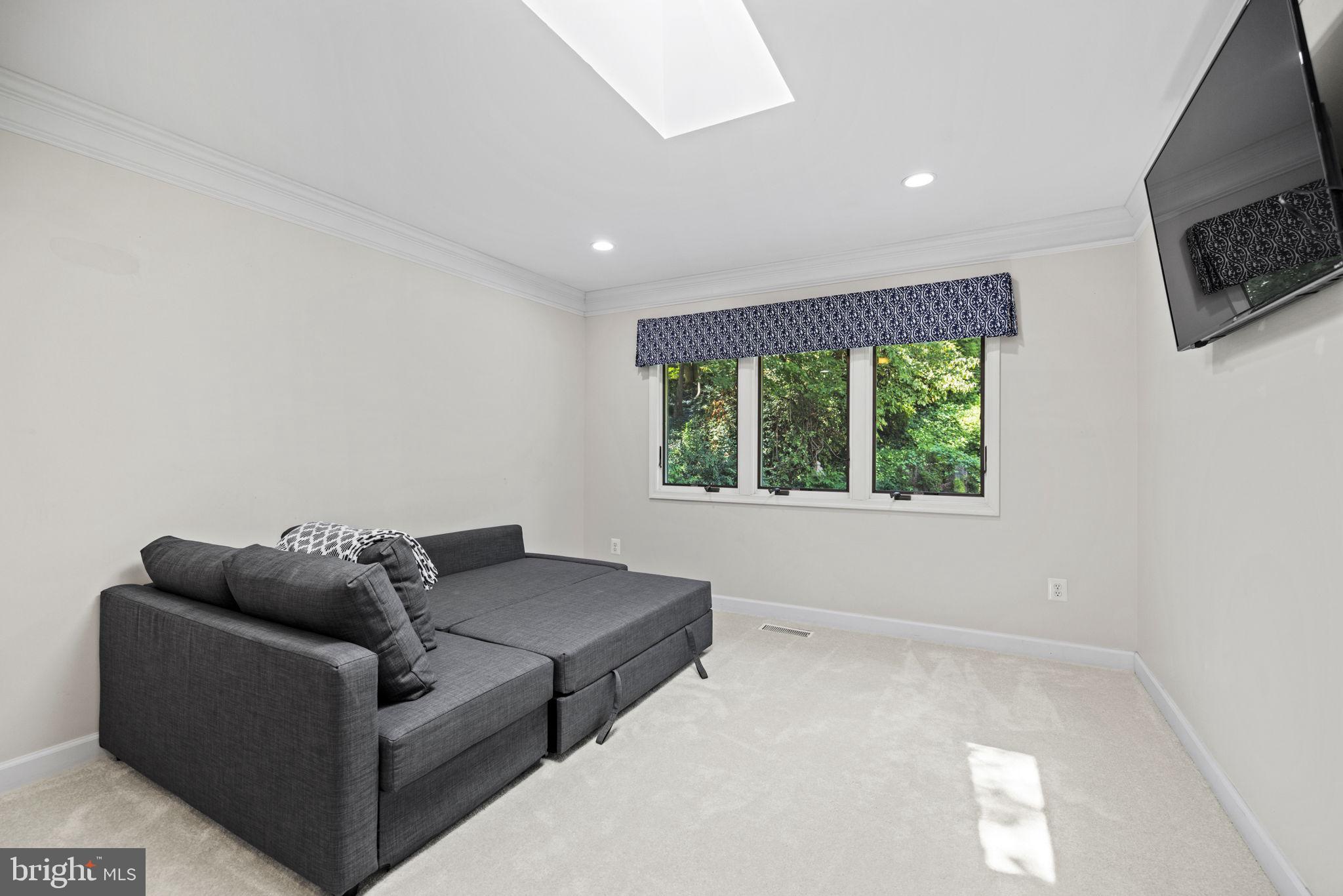 LINCOLNIA HILLS - Residential