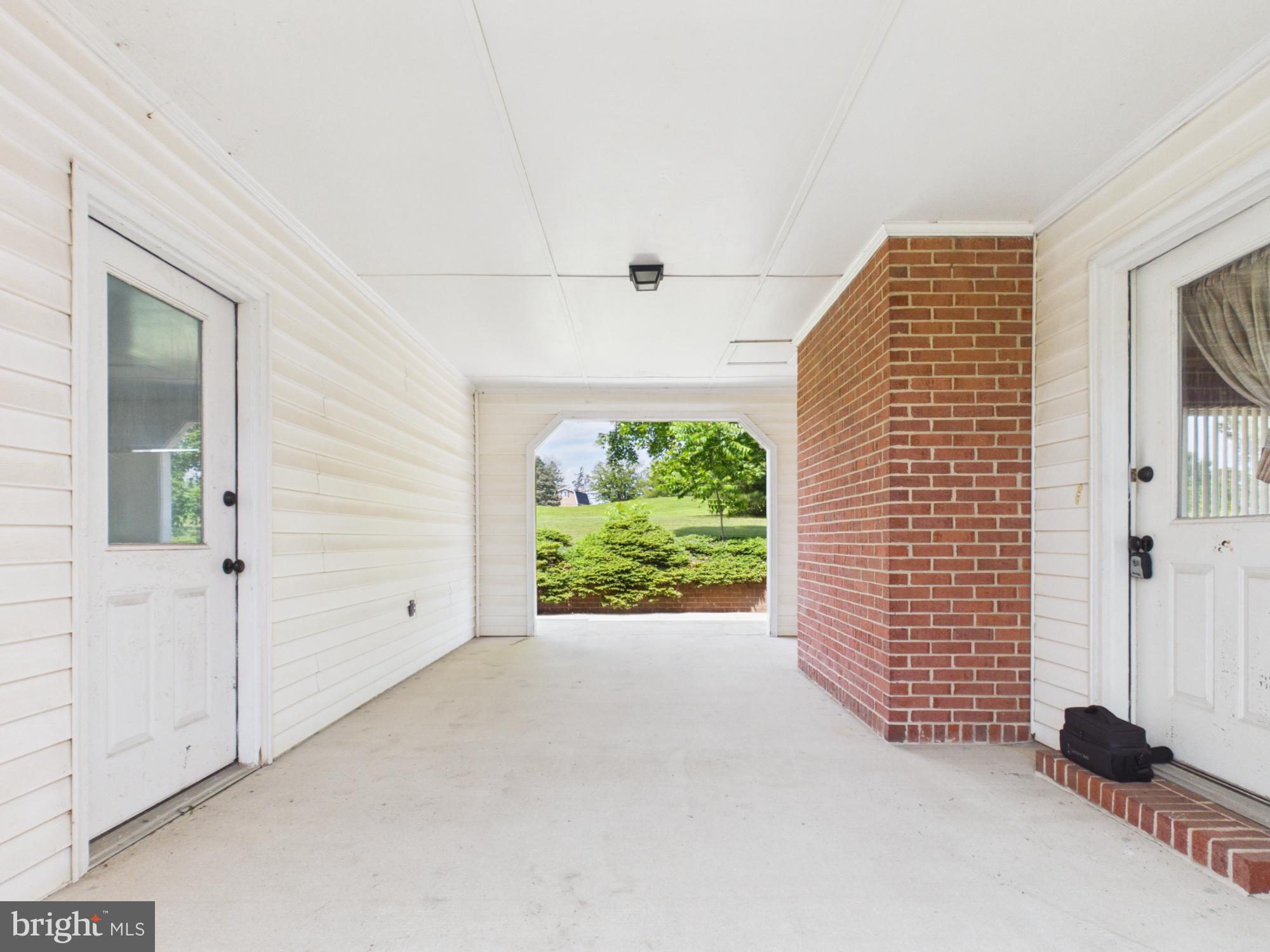 HOWARD SPEAKS - Residential