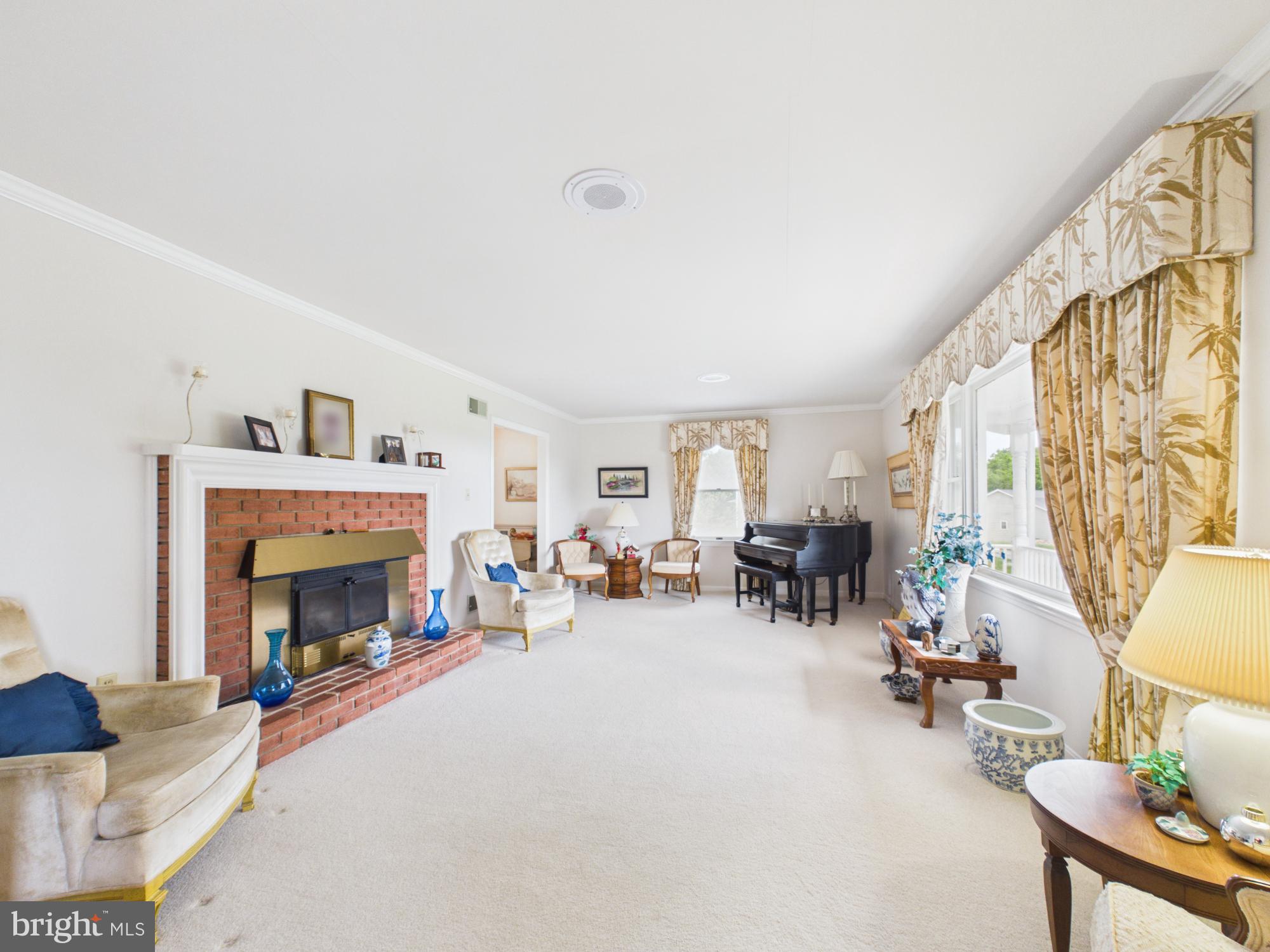 HOWARD SPEAKS - Residential
