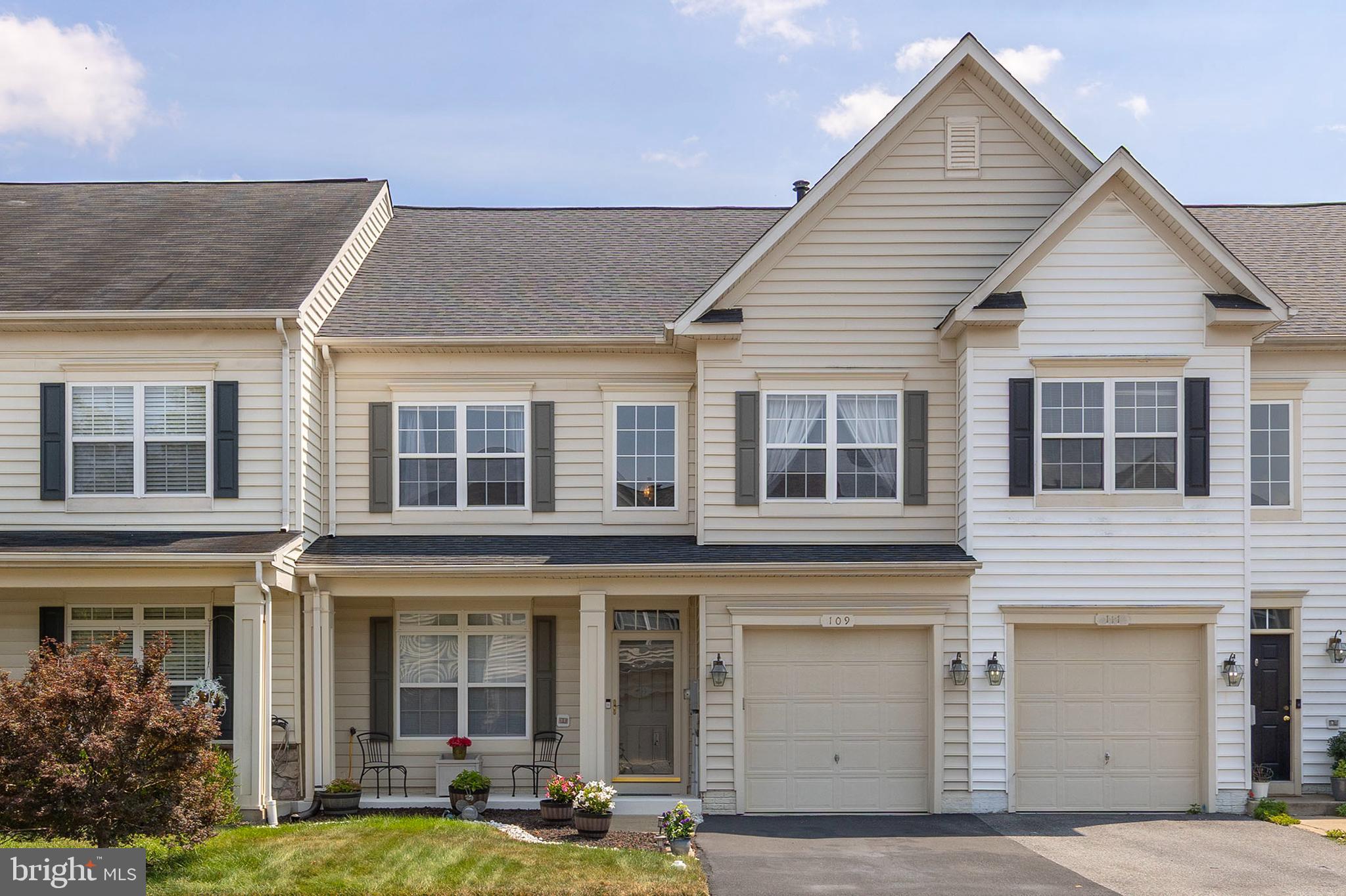 Amazing opportunity to live in the sought after community of Wakeland Manor.  This turn key property is in move in condition.  Literally move right in.  Pride of ownership shows!!!  This  property has been meticulously maintained and updated. Kitchen  remodeled in 2021 with granite counters and stainless steel appliances.  Kitchen/sunroom back door and storm door also replaced.  Roof replaced in 2020 with upgraded shingles and a one time transferrable warranty.    Hot water heater replaced in 2020.  Entire home repainted within the last 3 years.  HVAC replaced in 2023.  Washer/dryer brand new.    You will still have time to enjoy the pool during the remaining hot summer days.