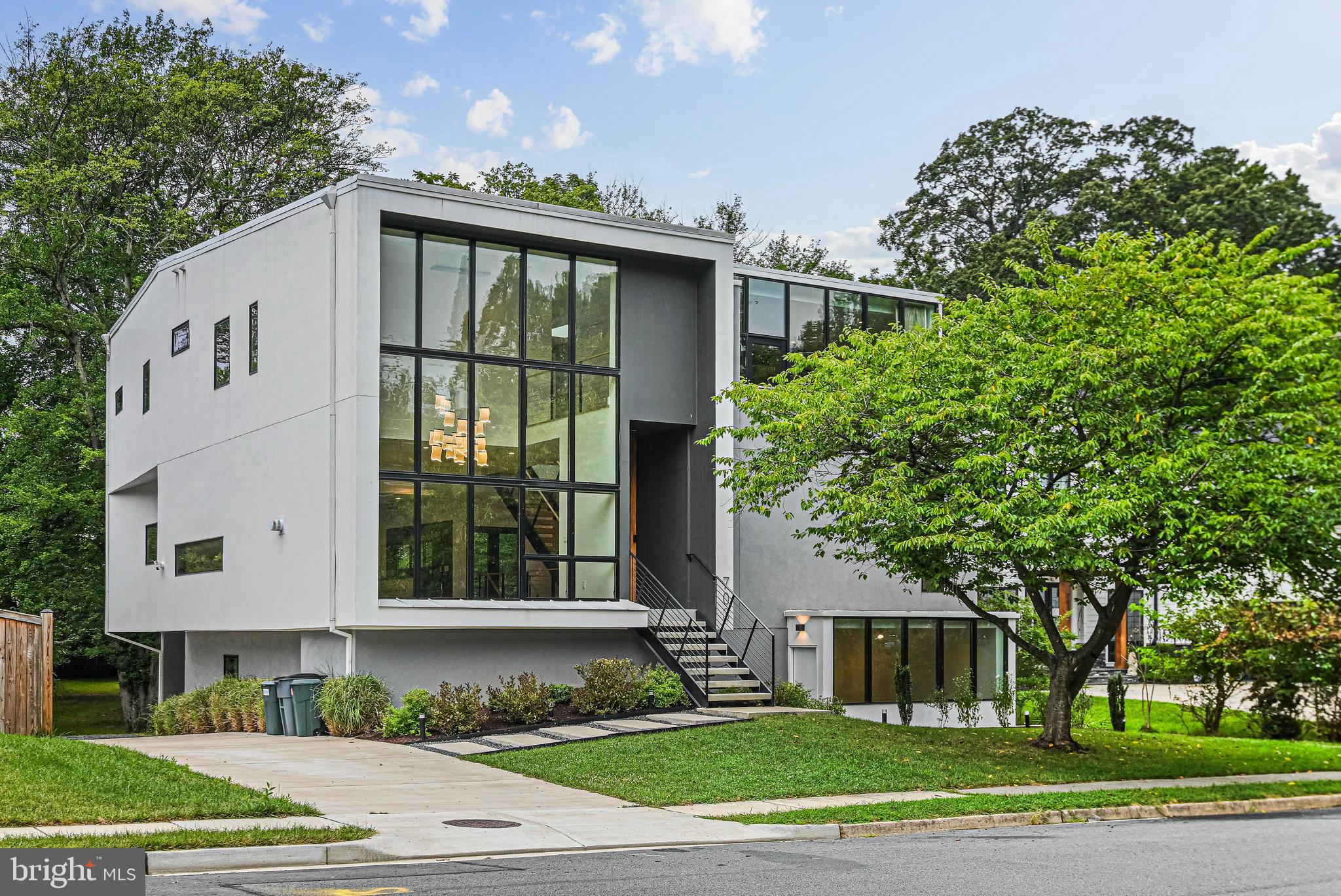 HAMPTONS OF MCLEAN - Residential