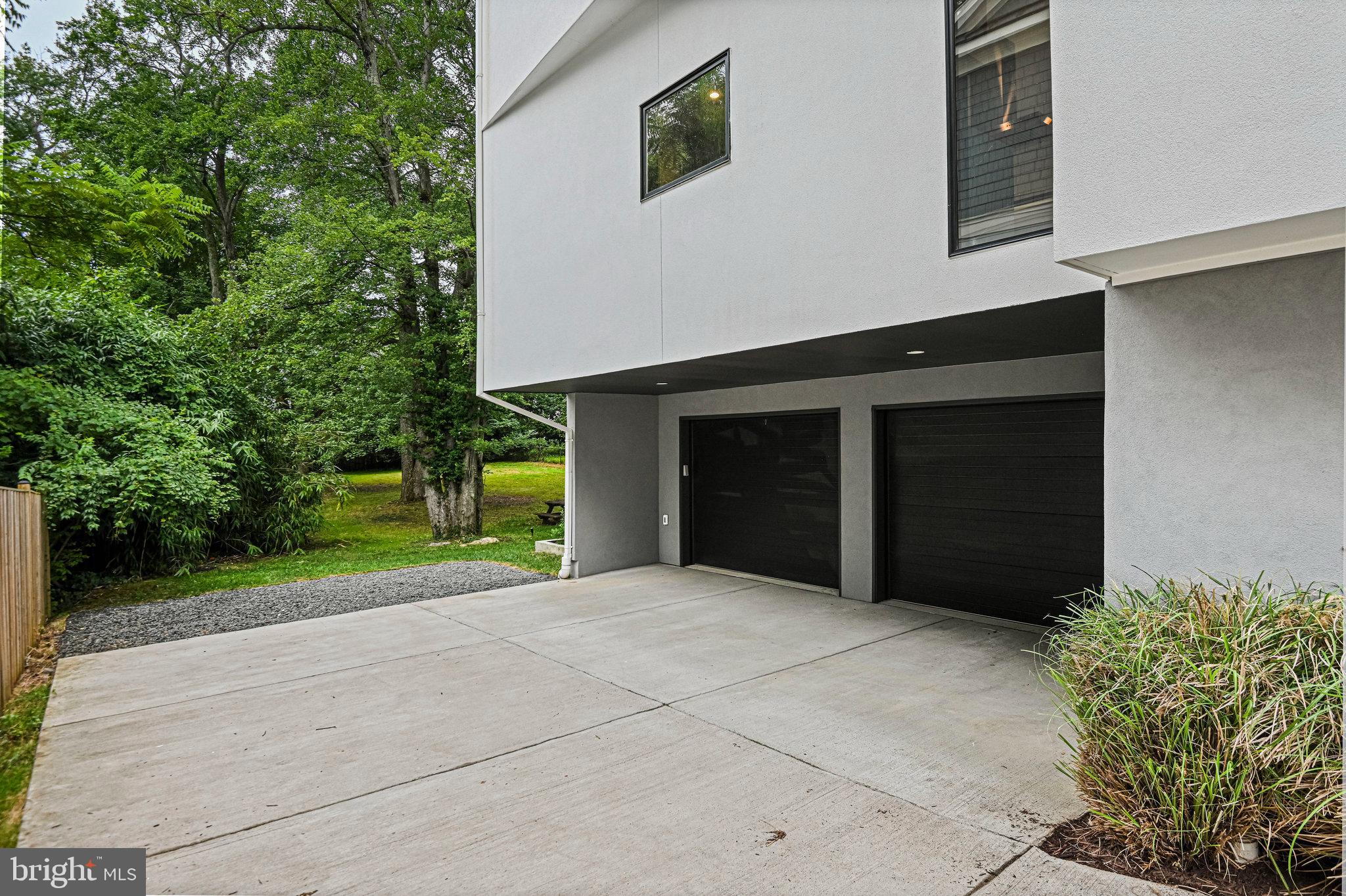 HAMPTONS OF MCLEAN - Residential