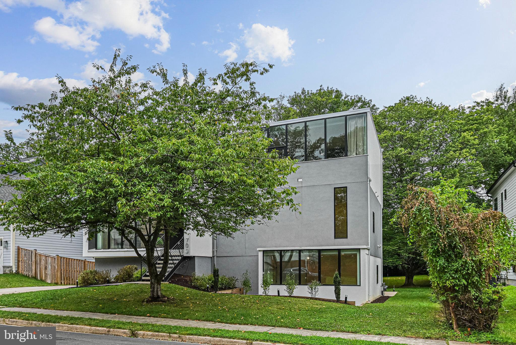 HAMPTONS OF MCLEAN - Residential