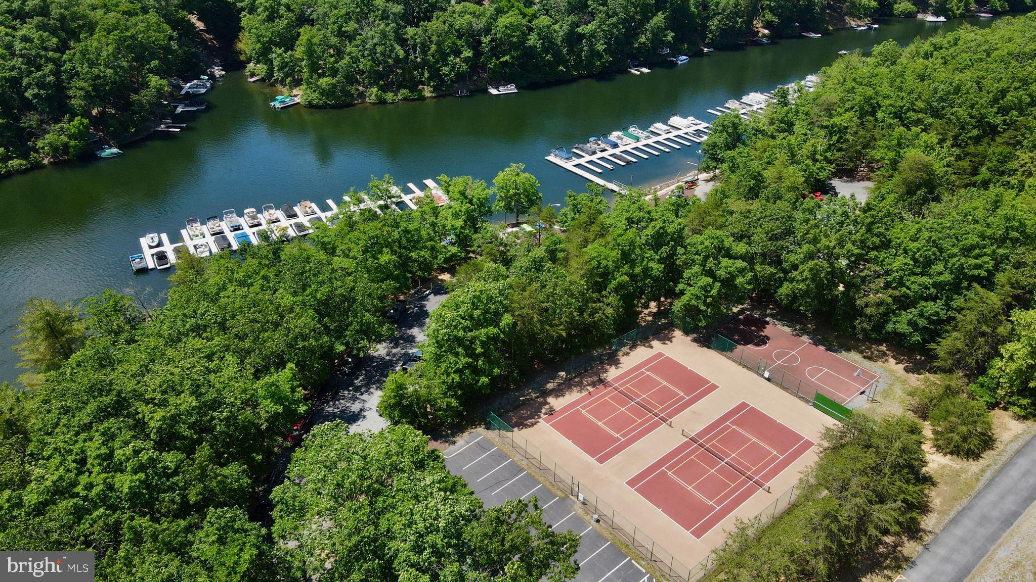 LAKE HOLIDAY ESTATES - Residential