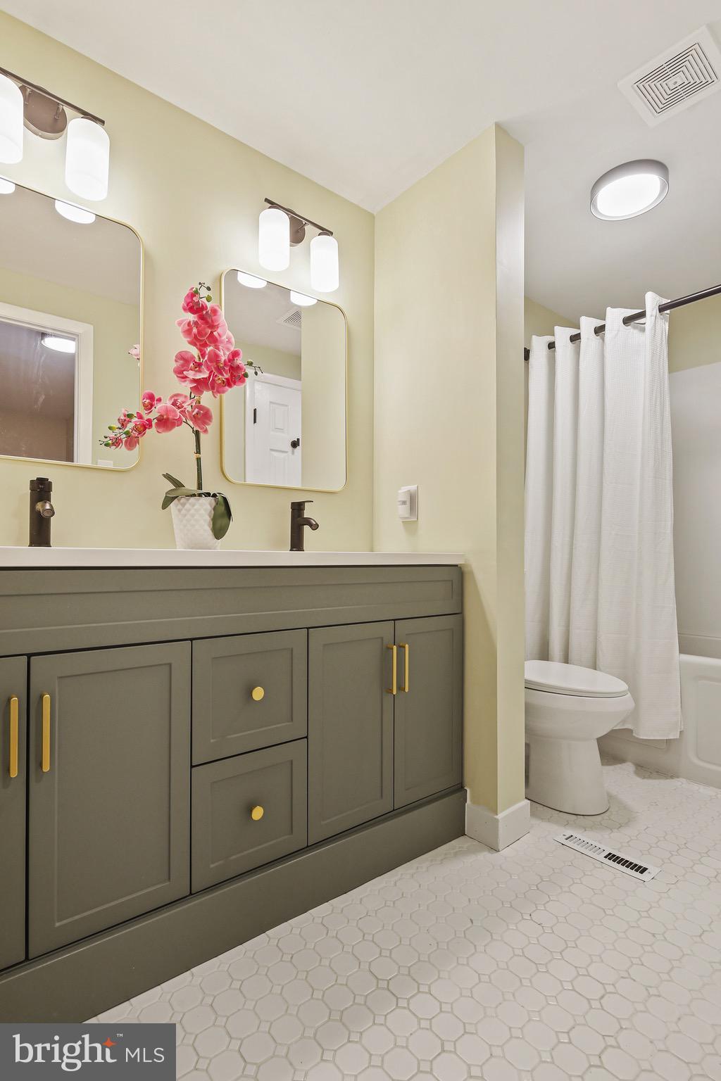ELIZABETHS LANDING - Residential