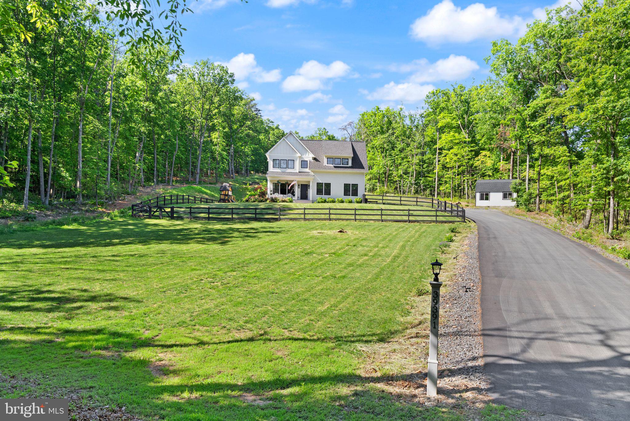 SADDLE RIDGE - Residential