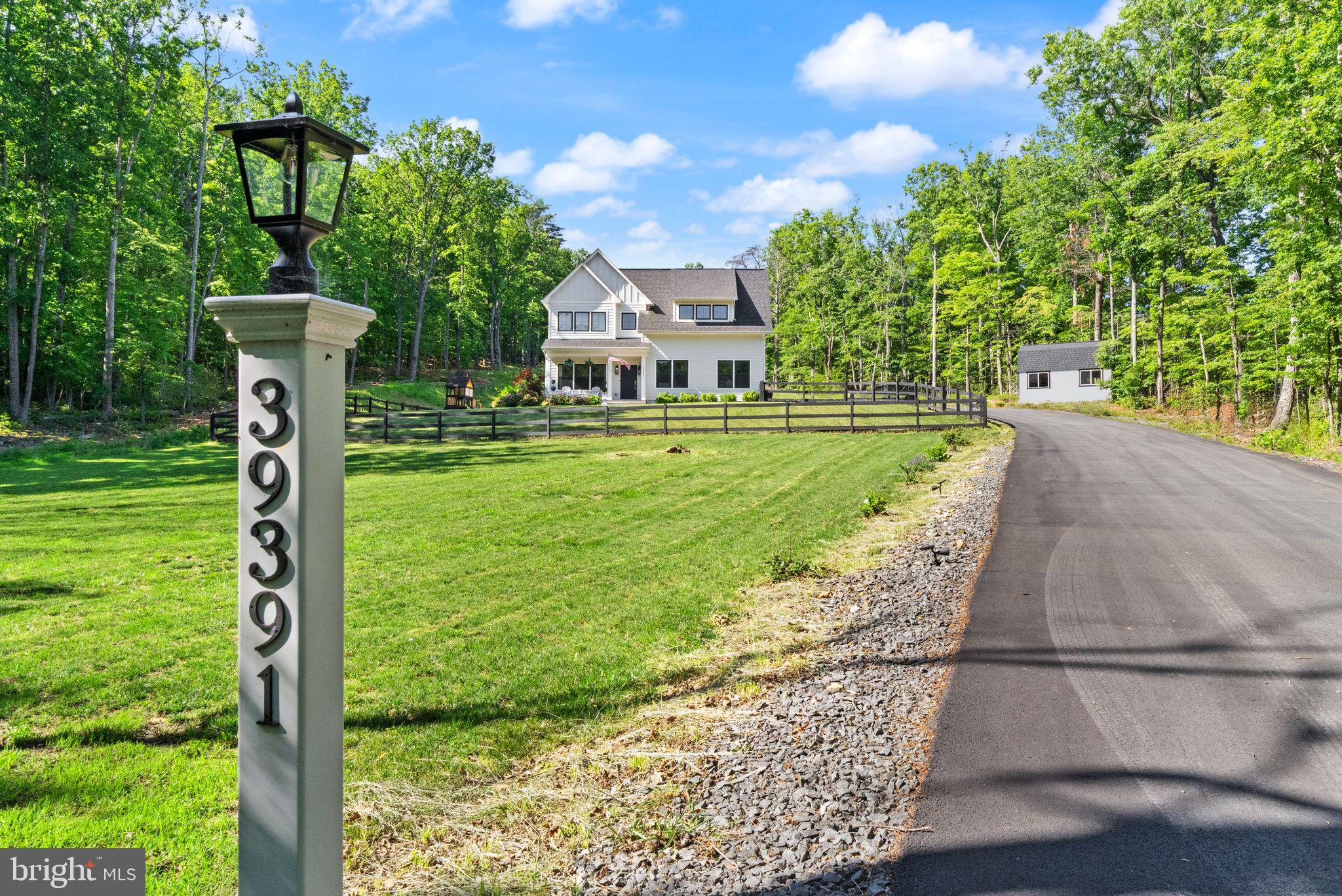 SADDLE RIDGE - Residential