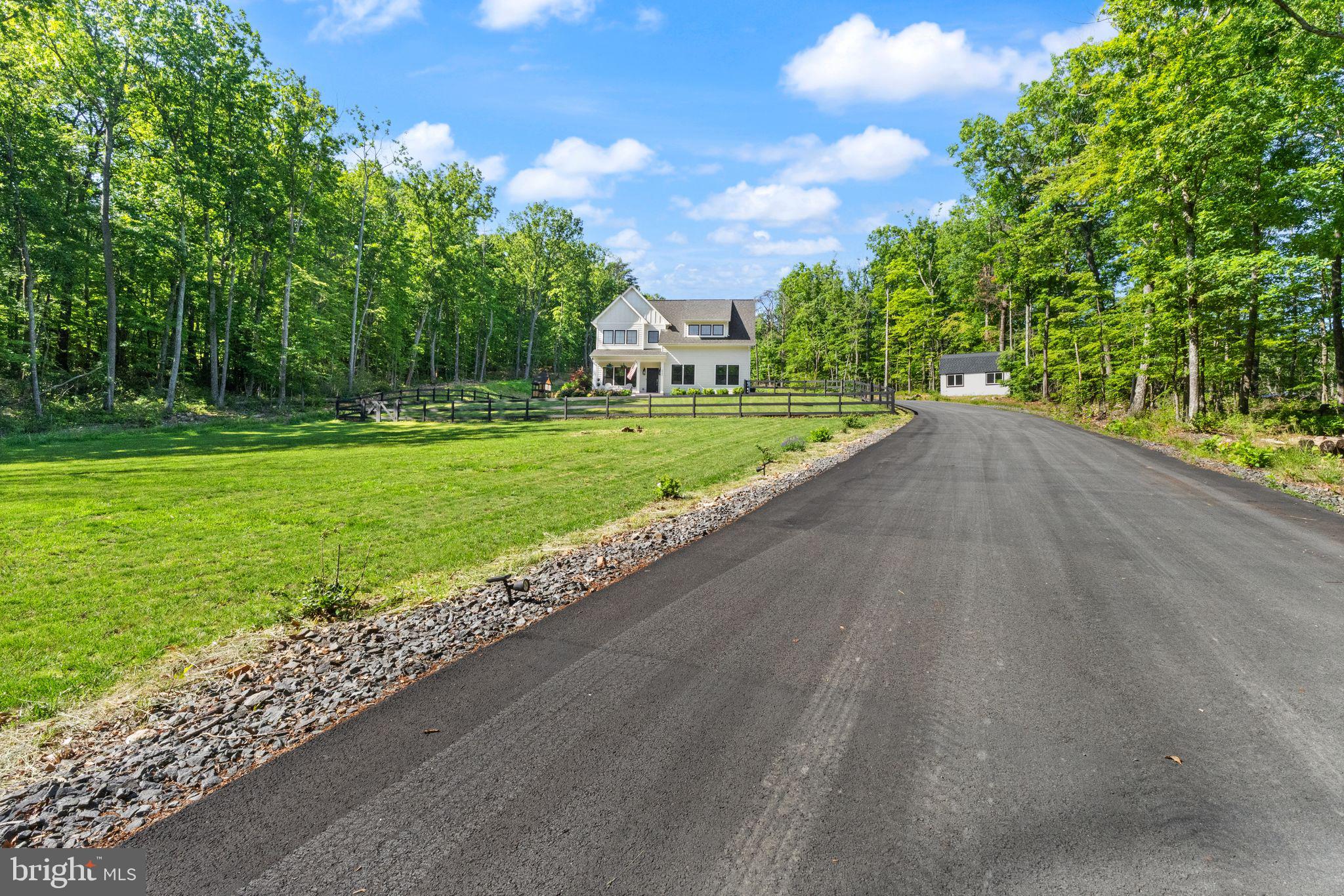 SADDLE RIDGE - Residential