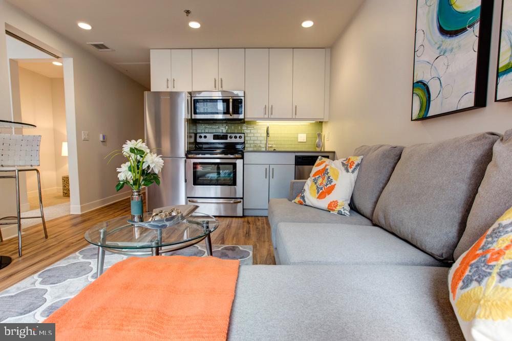 Luxury Apartments In Center City Philadelphia. Beautiful, new center city Philadelphia apartments; our building has innovative, efficiently designed spaces that take advantage of every square inch for your comfort and convenience. The modern approach allows us to make your wish list achievable not as a dream in the future but right now when you need it most. Center City apartments at its best! Offering studios, 1 bedroom, and 2 bedroom apartment homes. Conveniently located just a few blocks from Rittenhouse Square, and is near the University Of The Arts (UARTS), Peirce College, Moore College of Art and Design, and Drexel College of Nursing. Be in the center of everything! Walk outside your front door and be steps away from Dilworth Park, Rittenhouse Square, the Avenue of the Arts, and countless restaurants, cafes, bars, and shops. See why Avenir is your ideal Center City apartment. People who participate in group fitness make it to the gym 45% more often! Experience the community within your community. Take a virtual spin class when it s convenient. Plan a Friday night workout with old friends or welcome a new neighbor to the community. Work out on your schedule, not someone else's!  ** Photos are of model units * Prices and availability subject to change on daily basis **
