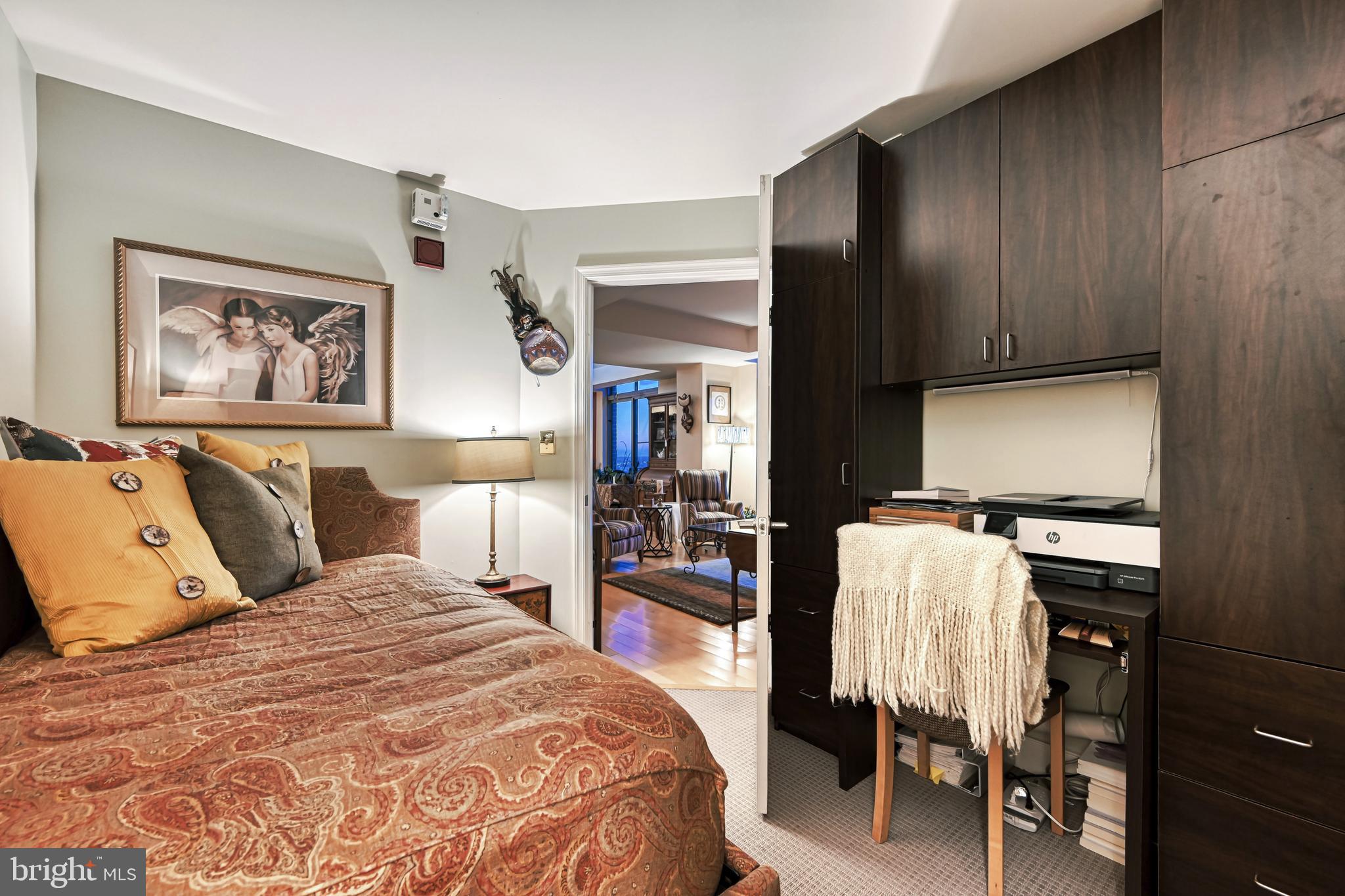 HARBOR EAST - Residential