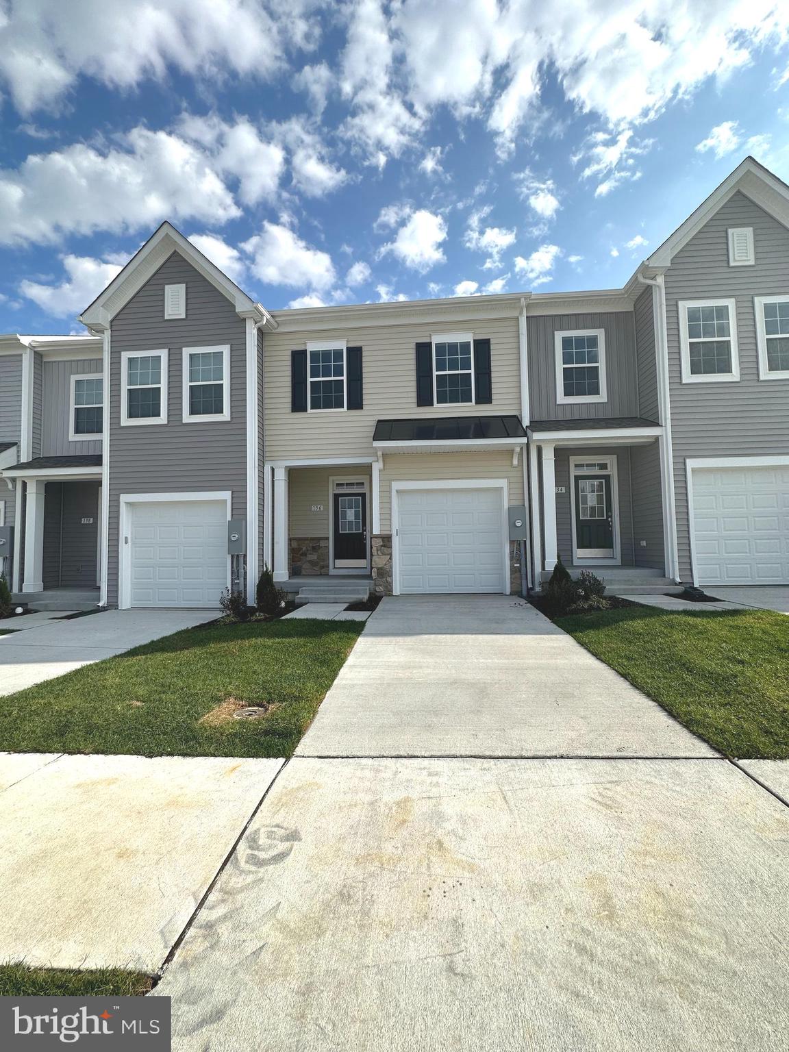 CONSTRUCTED 2022,   MODERN LUXURY TOWNHOUSE.,  VACANT & AVAILABLE NOW CALL OR TEXT AGENT

Open floor plan,  garage, main level entrance, beautiful modern kitchen with island and quartz countertops, new appliances, backs to woods.    Basement is unfinished.

Excellent location in heart of Winchester, and close to Route 7 & Route 50, and i81, and i66.  Only one hour and a half from Washington DC.

Pets will be approved case by case.