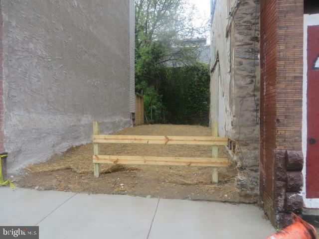 Vacant lot located just off of the corner of 54th and Wyalusing Ave. New construction next to this lot and on this block. Excellent investment opportunity.