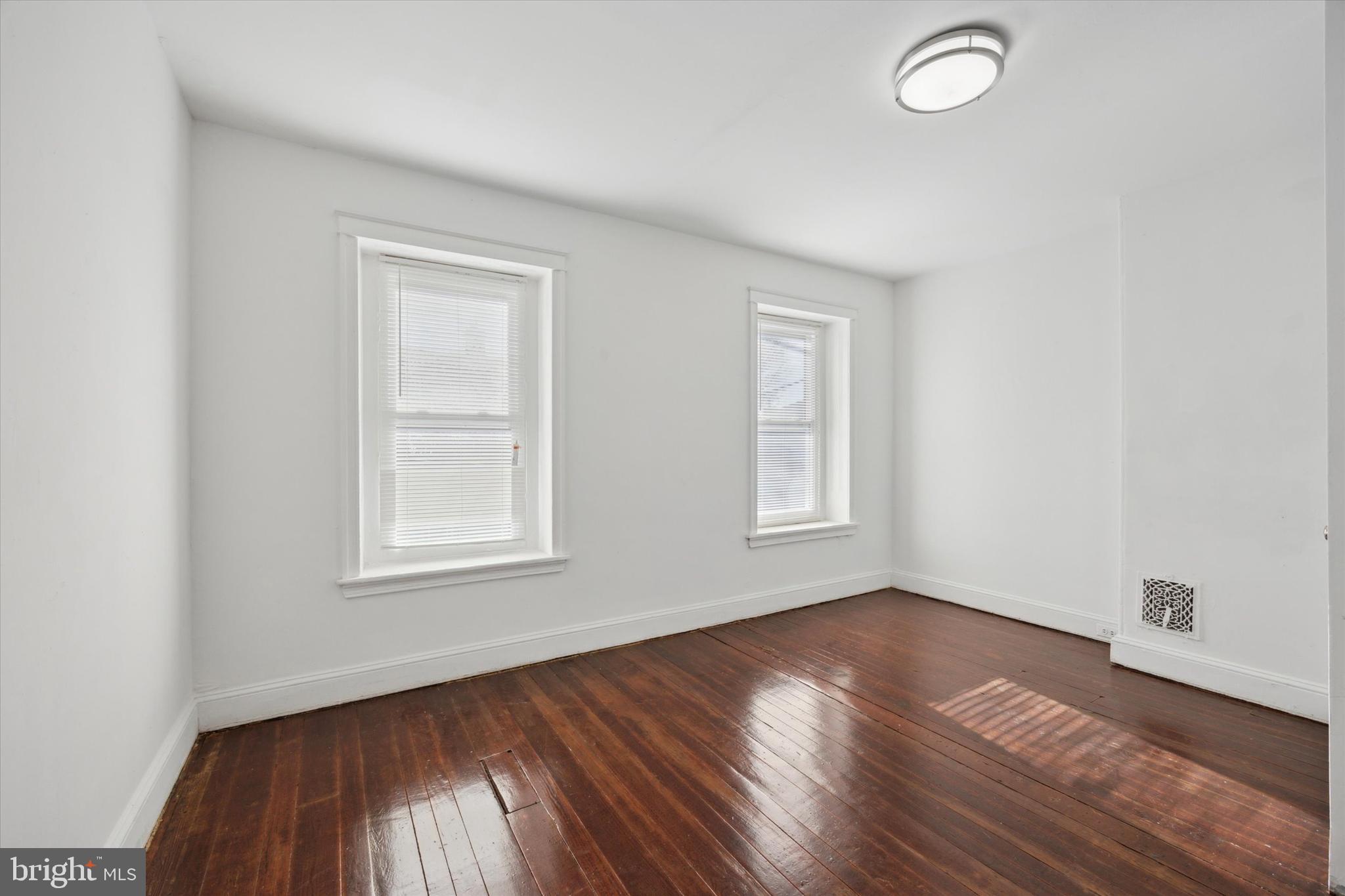 ROXBOROUGH - Residential