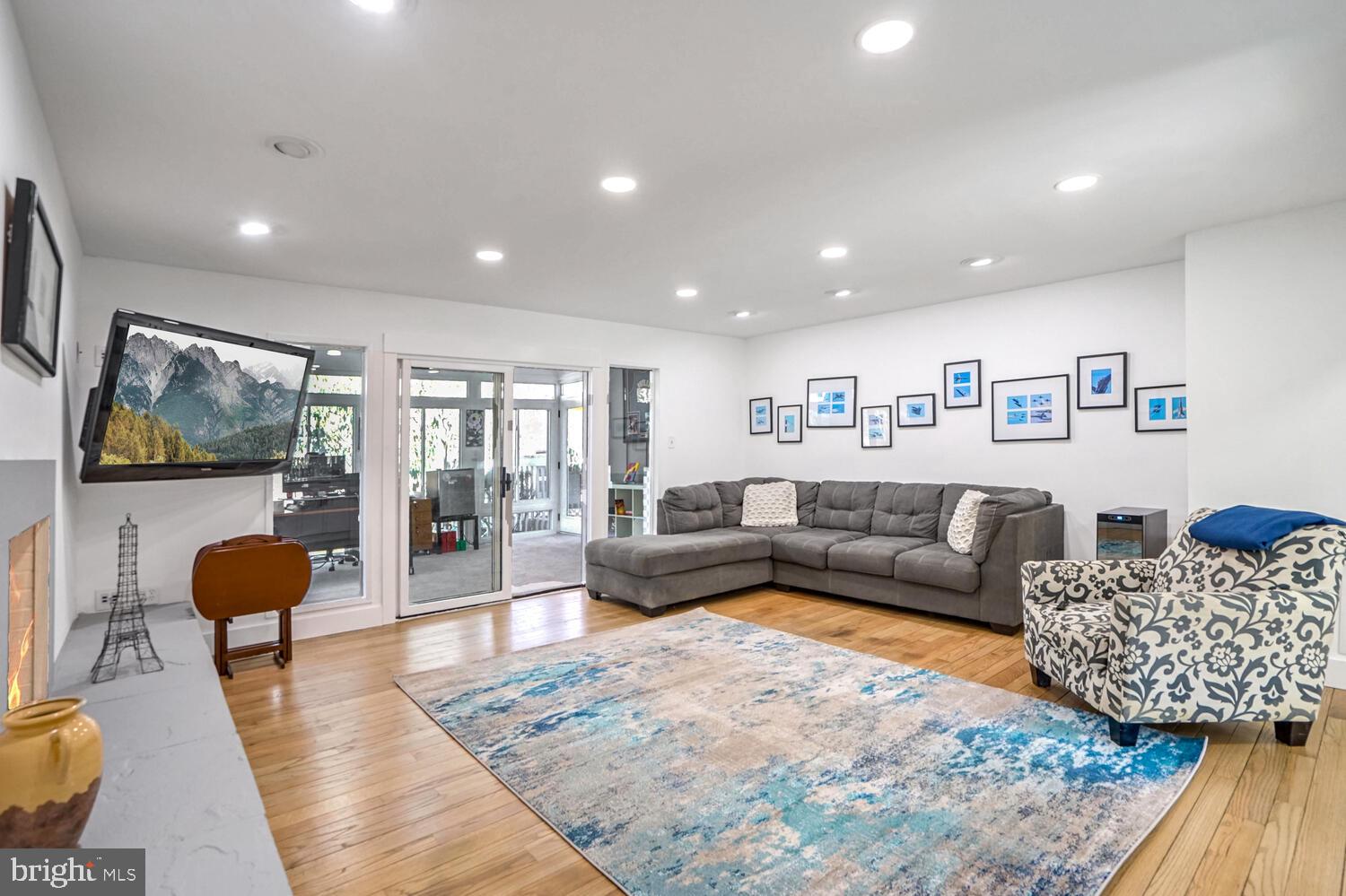 CONGRESSIONAL COUNTRY CLUB ESTATES - Residential