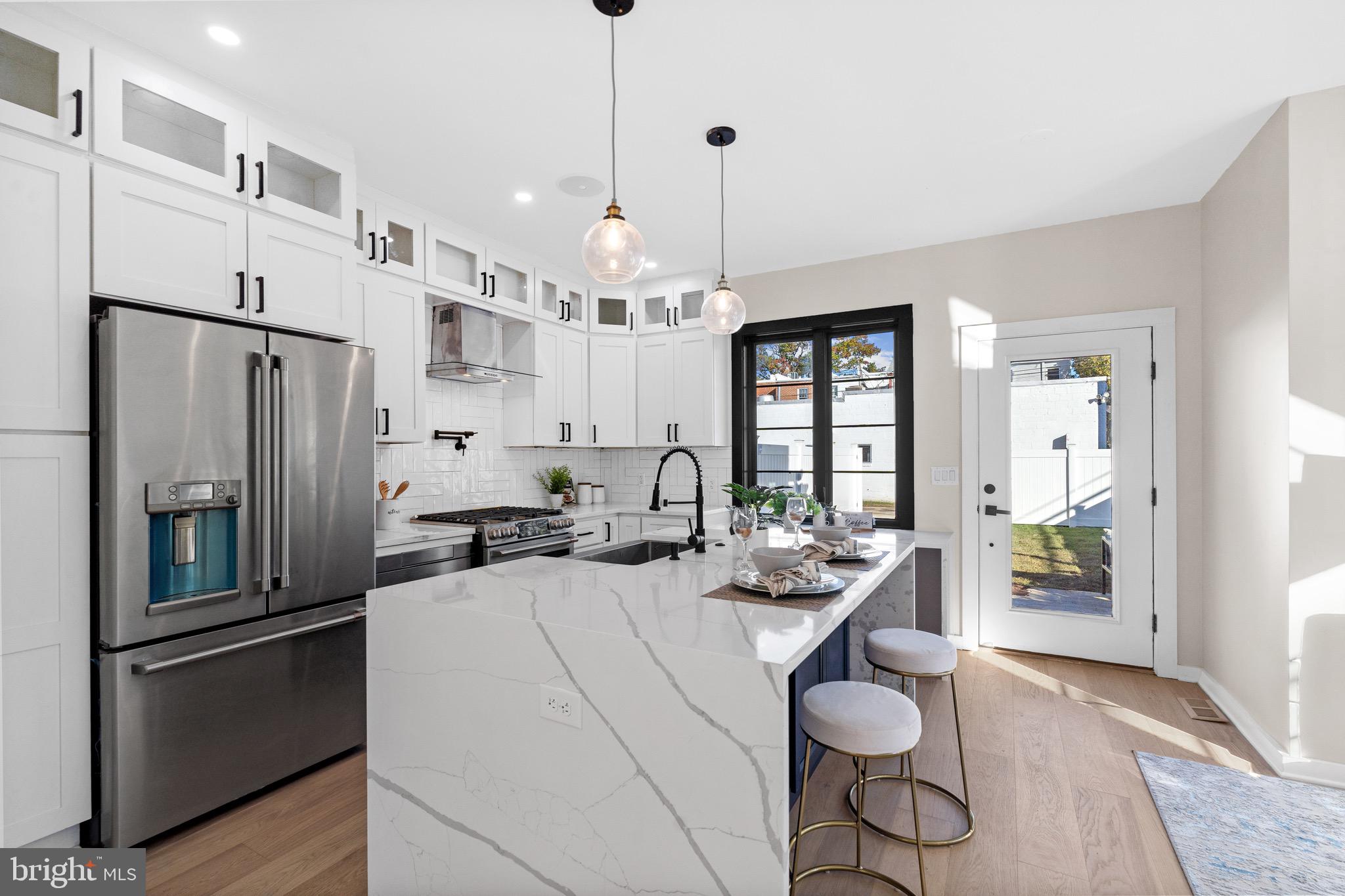 OLD TOWN ALEXANDRIA - Residential