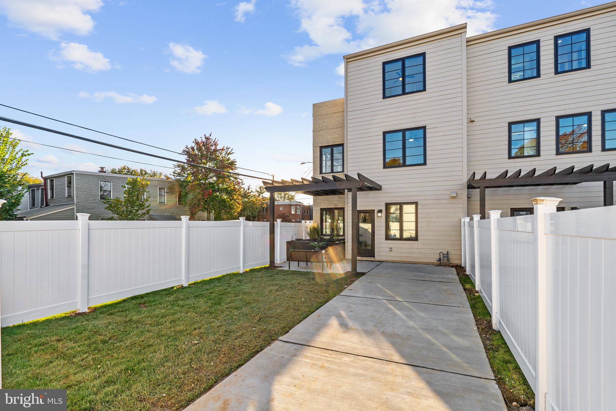 OLD TOWN ALEXANDRIA - Residential