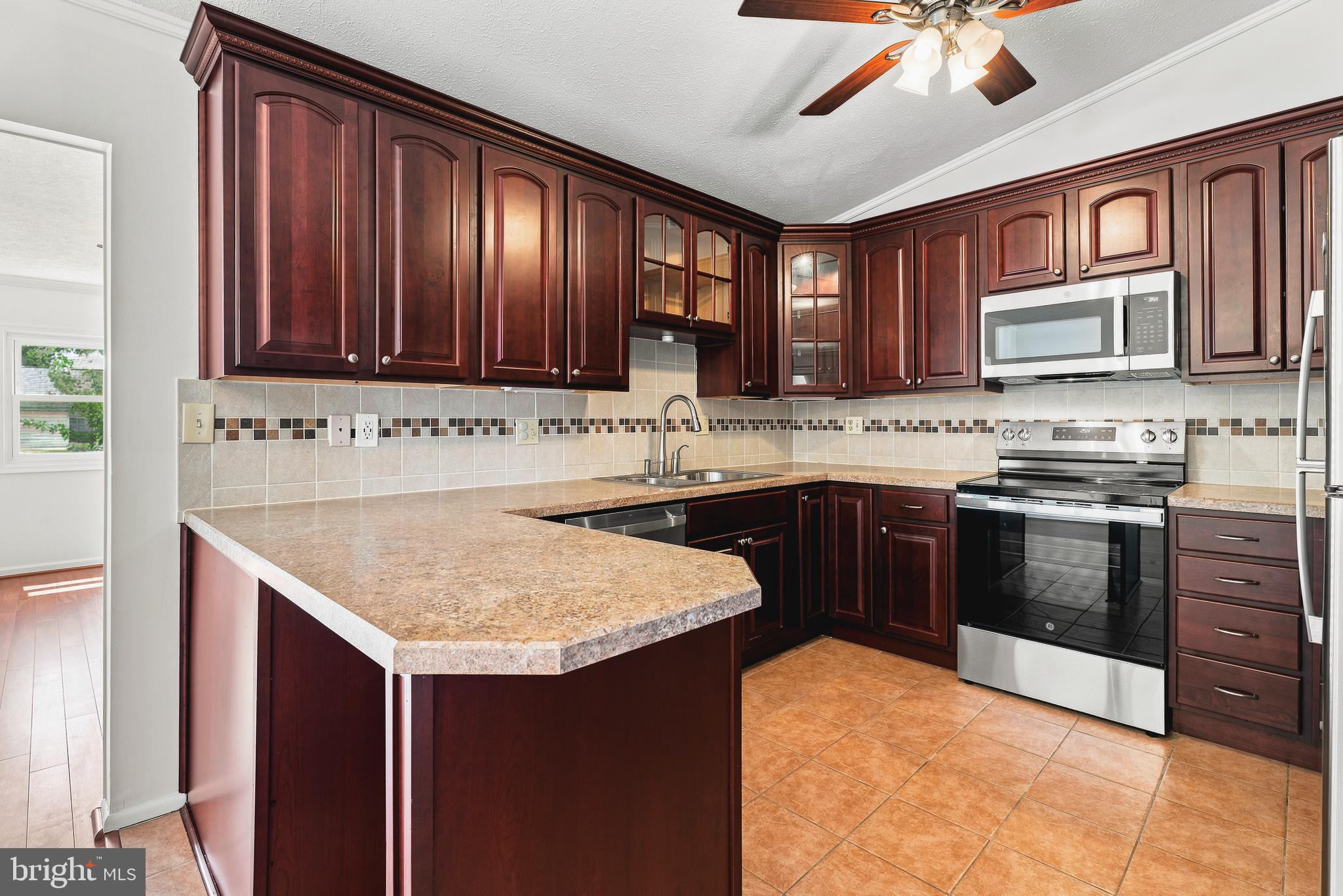 CARROLLWOOD MANOR - Residential