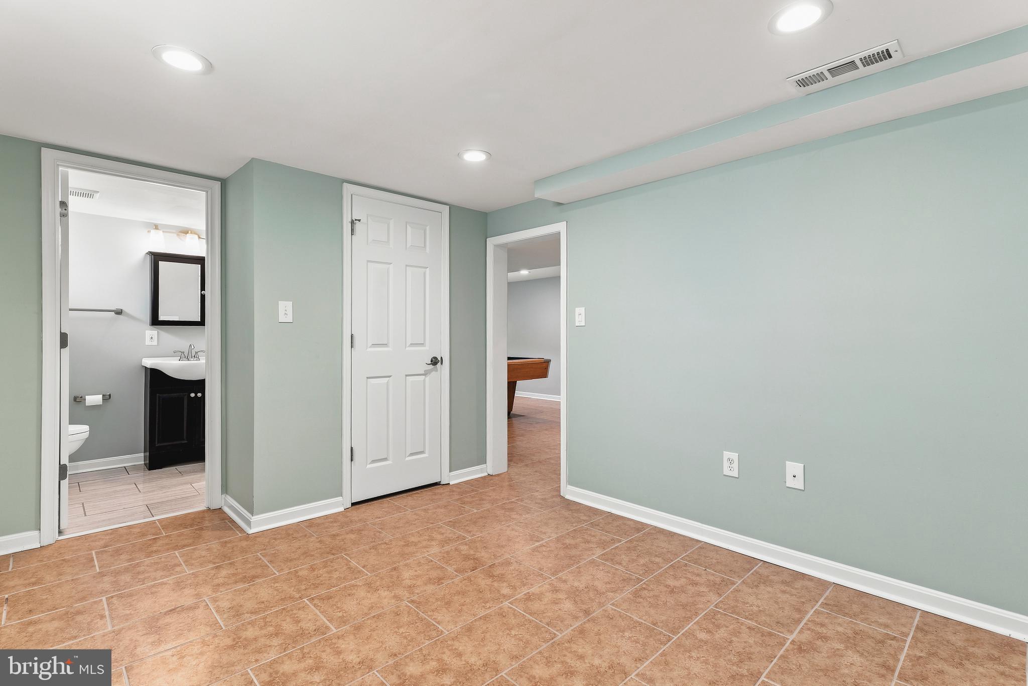 CARROLLWOOD MANOR - Residential