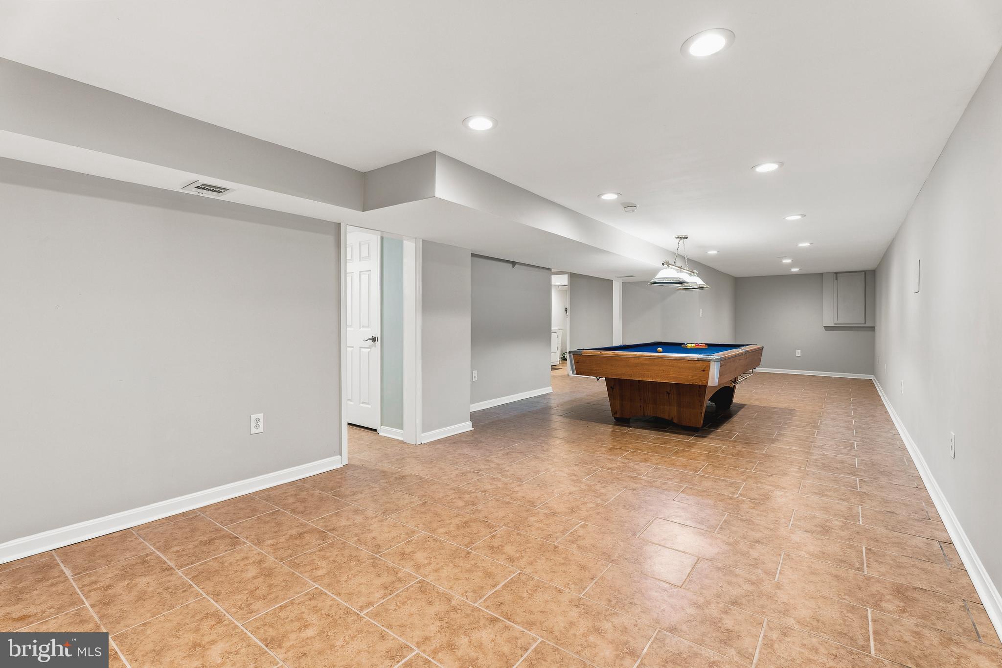 CARROLLWOOD MANOR - Residential