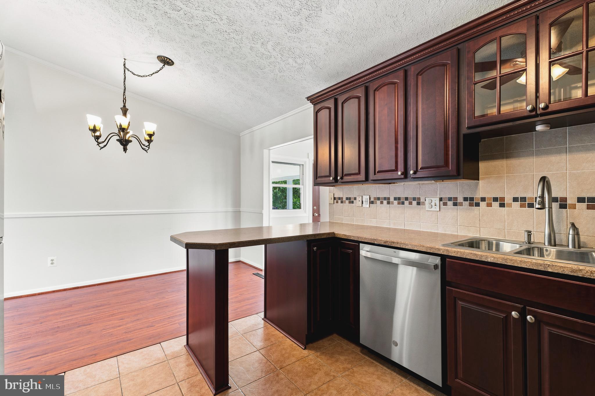 CARROLLWOOD MANOR - Residential