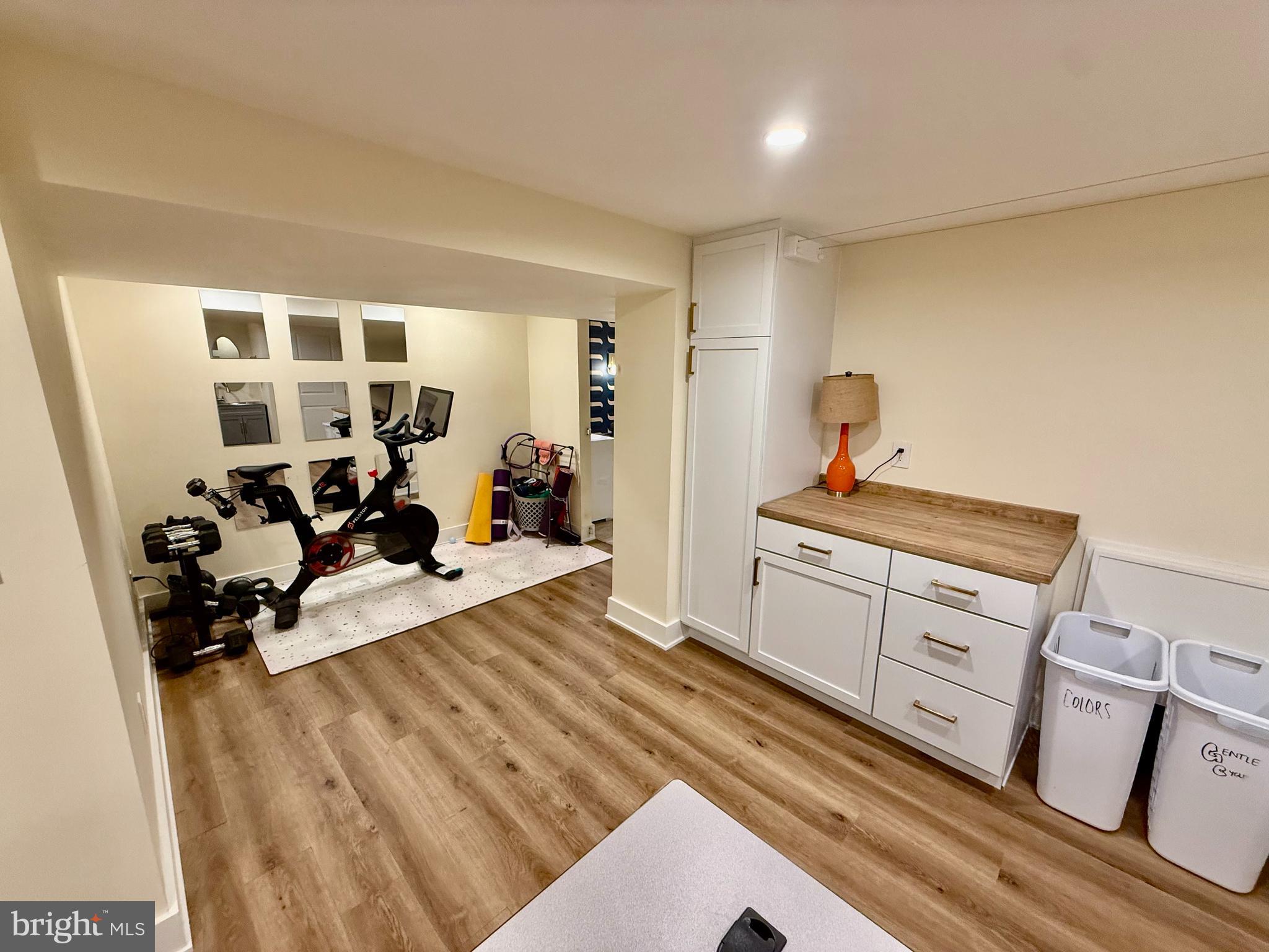 COUNTRY CLUB PARK - Residential