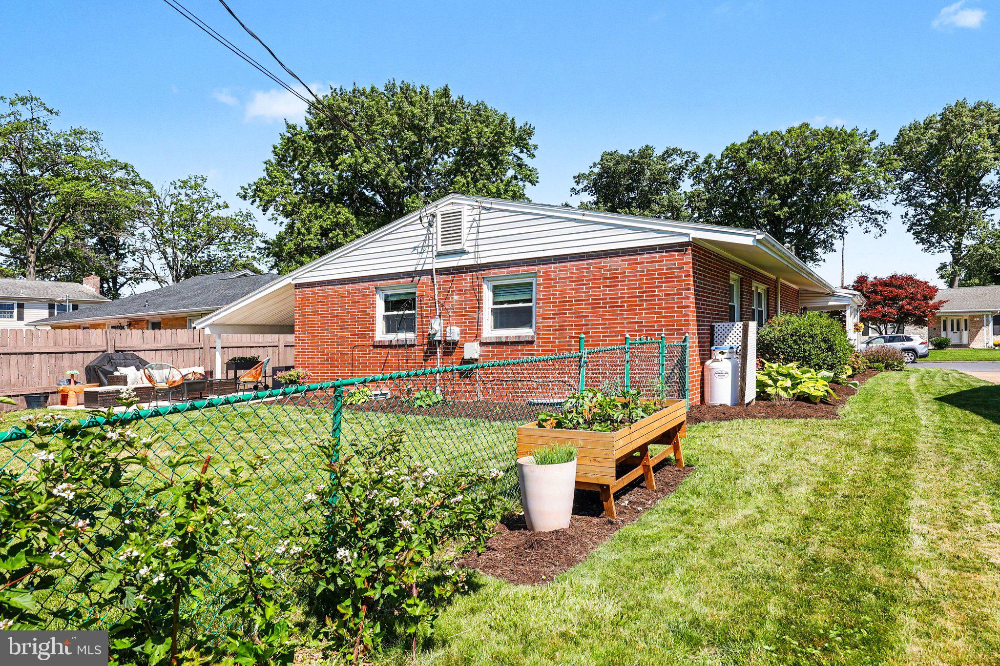 COUNTRY CLUB PARK - Residential