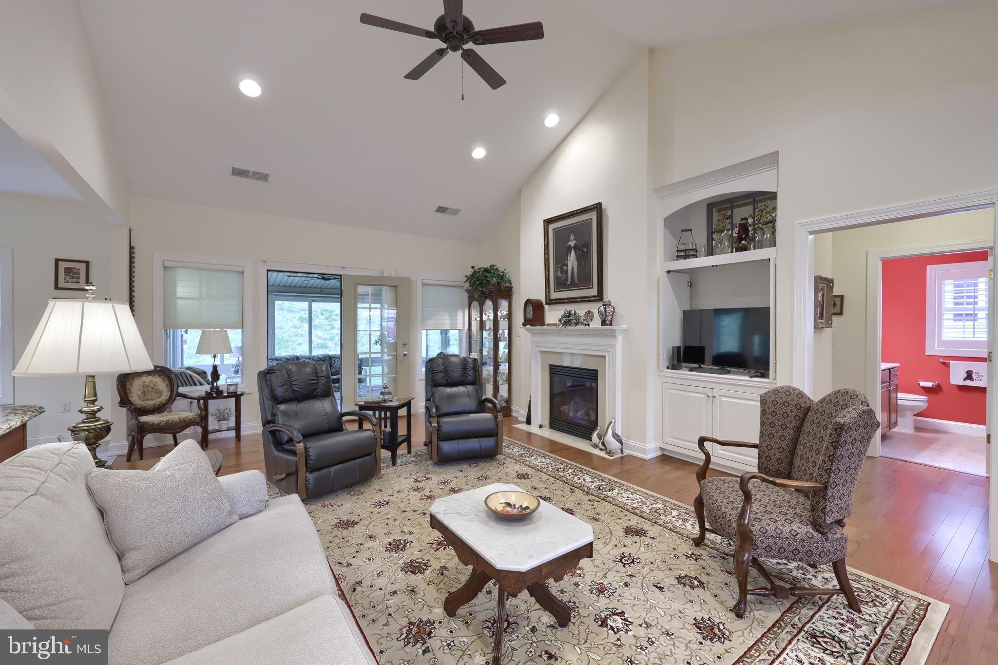 STONE HILL - Residential