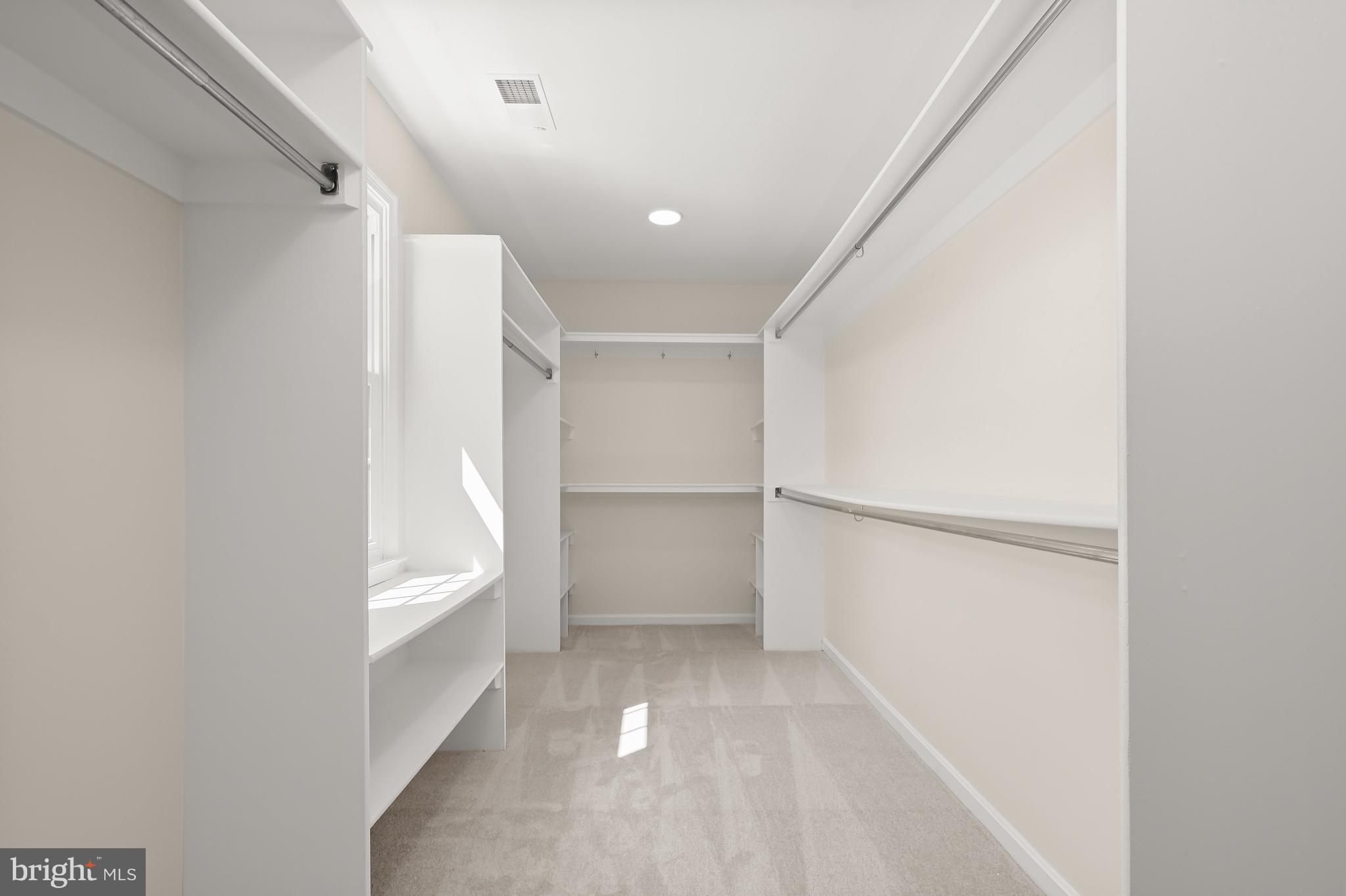 LAYTONSVILLE KNOLLS - Residential
